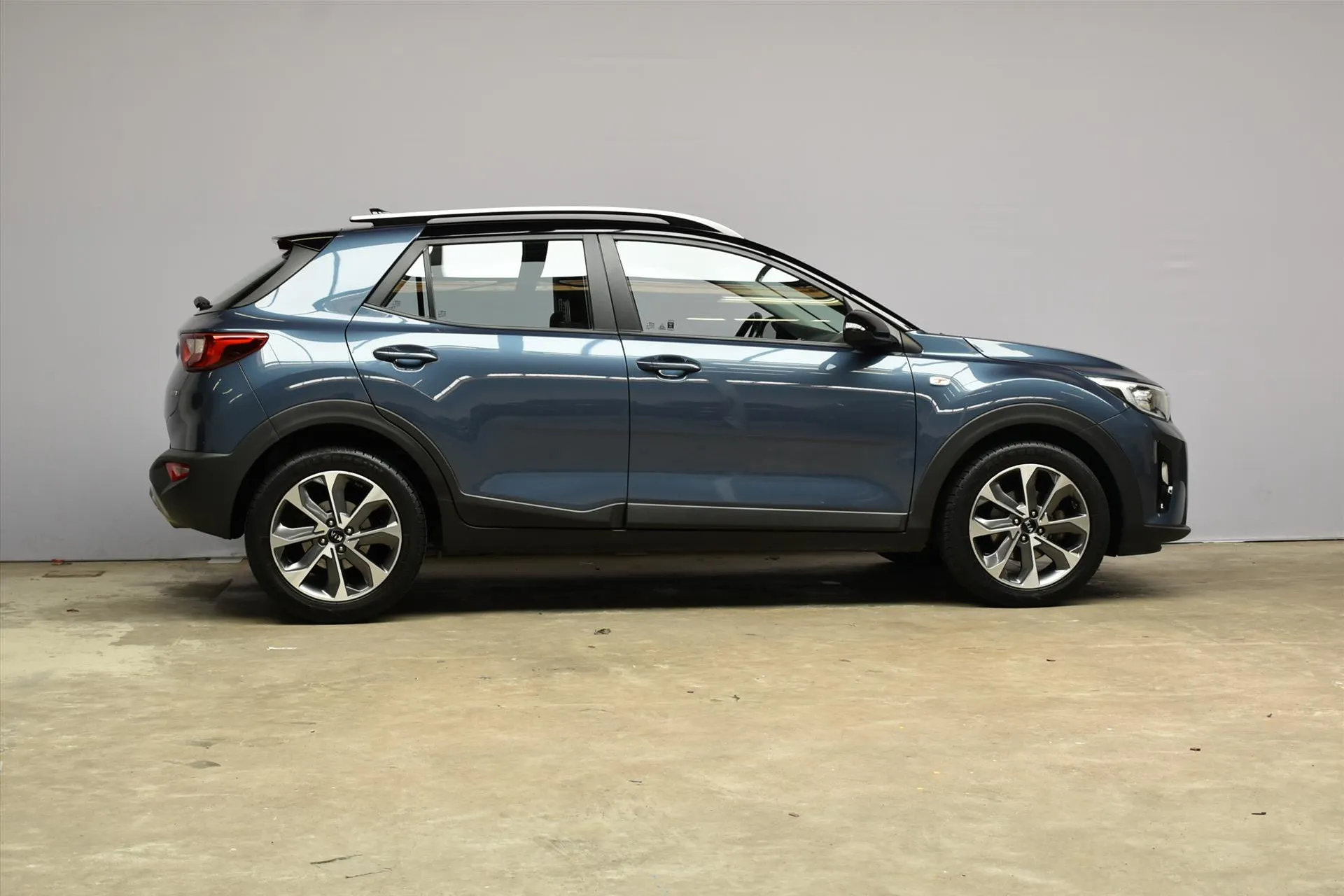 Kia Stonic met kenteken ZG-010-F – dashboard