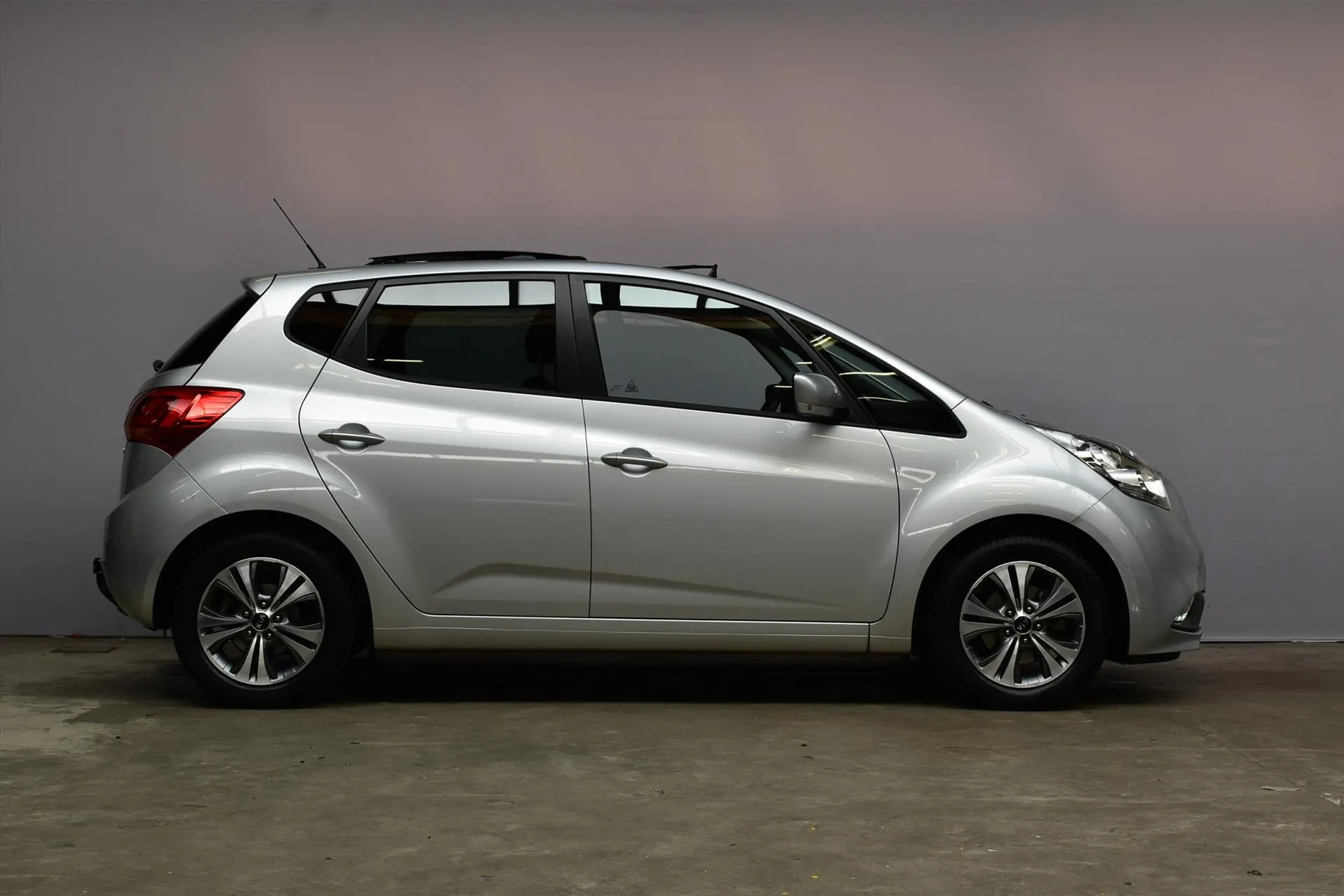 Kia Venga met kenteken PZ-900-P – dashboard