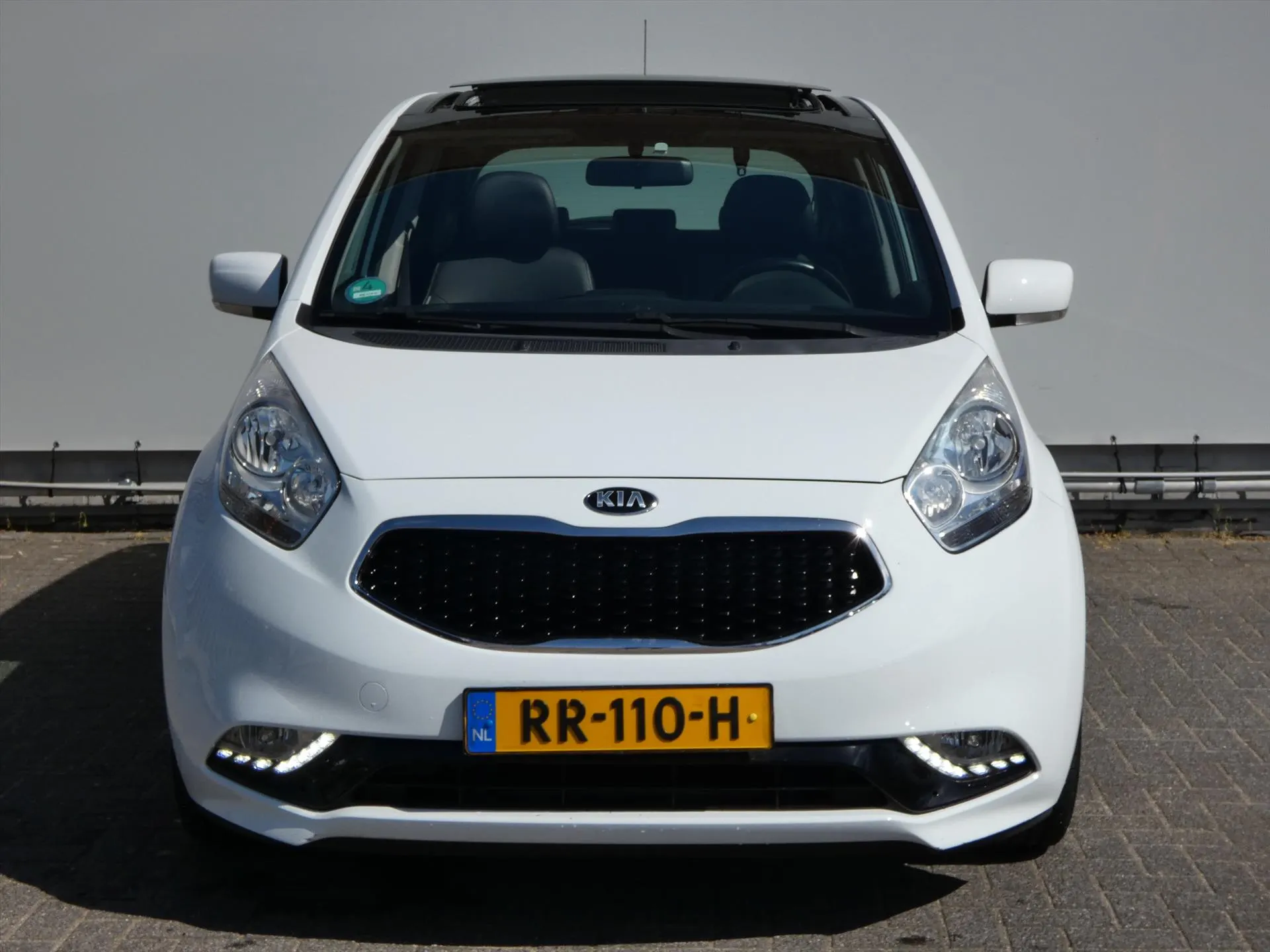 Kia Venga met kenteken RR-110-H – achteraanzicht