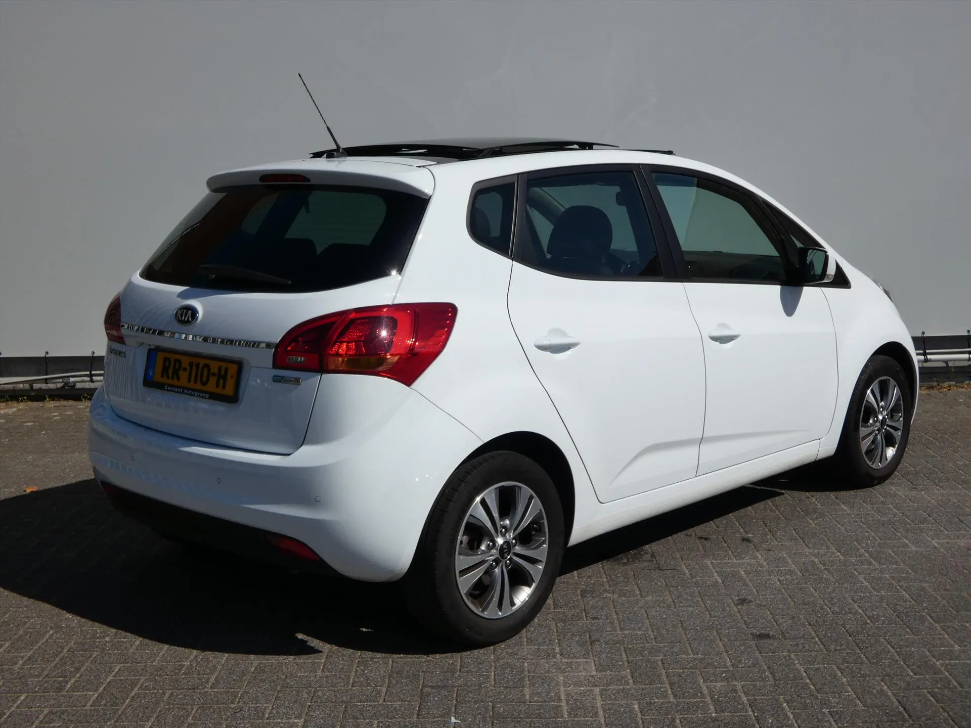 Kia Venga met kenteken RR-110-H – detailfoto