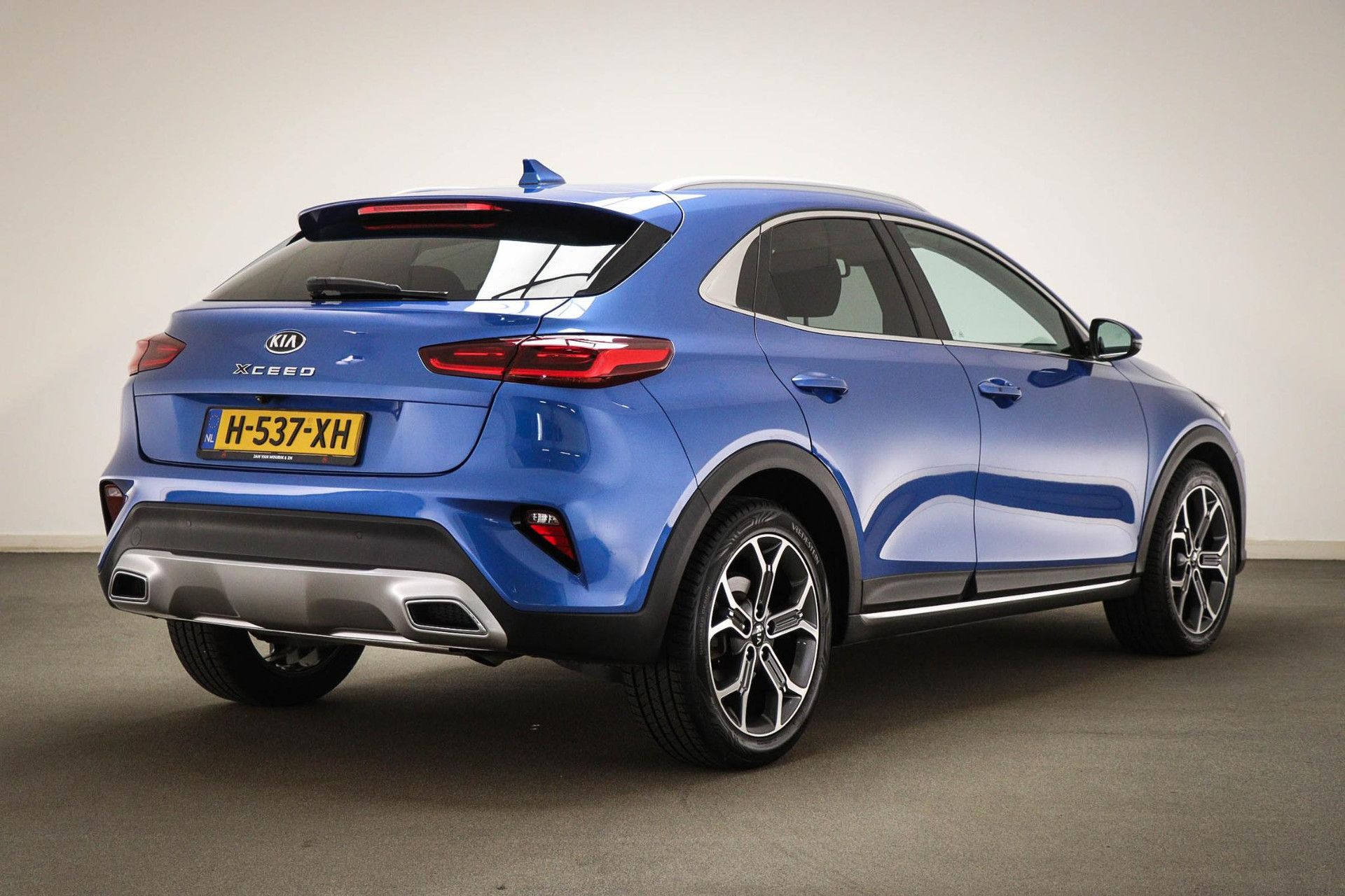 Kia Xceed met kenteken H-537-XH – achteraanzicht