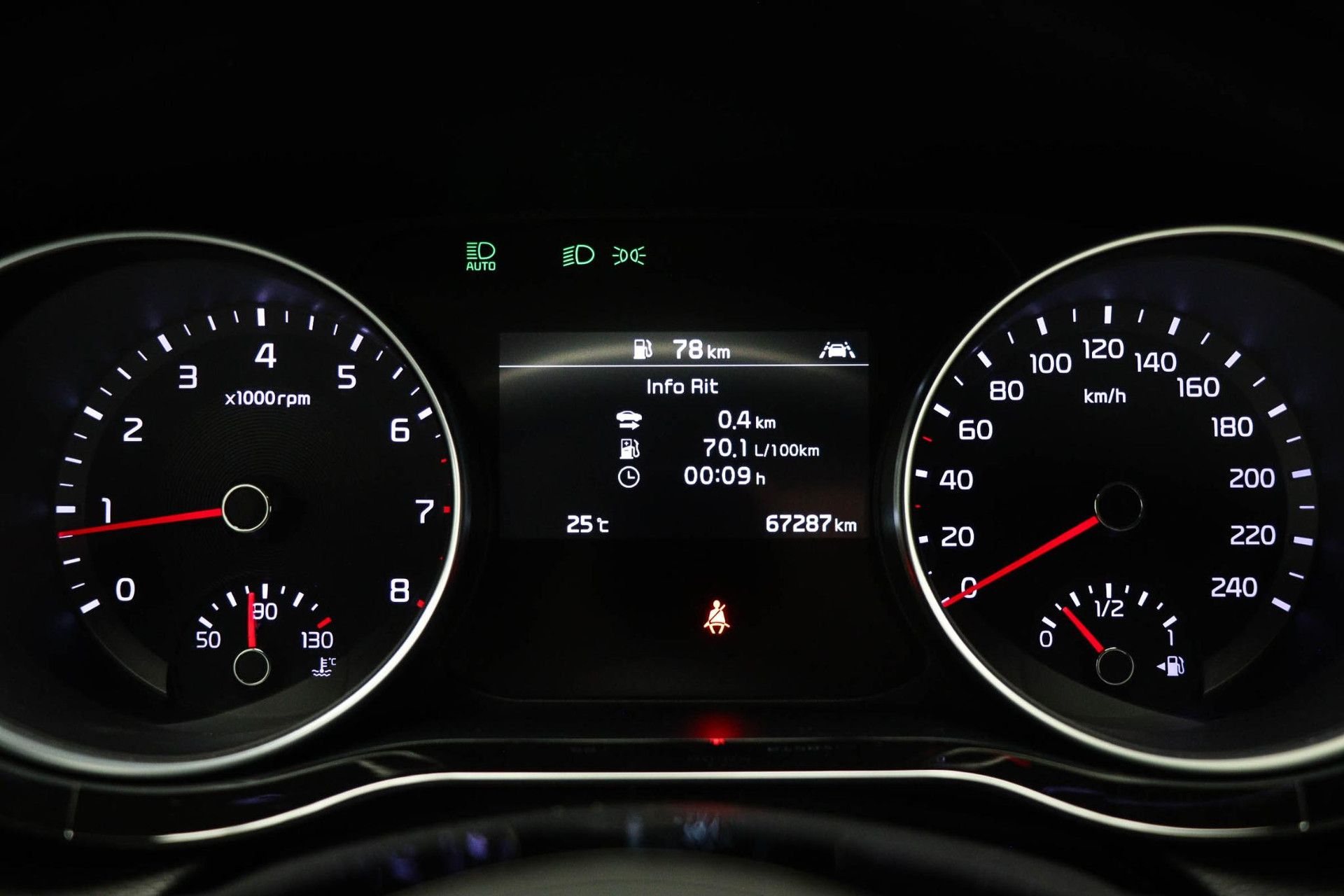 Kia Xceed met kenteken H-537-XH – dashboard