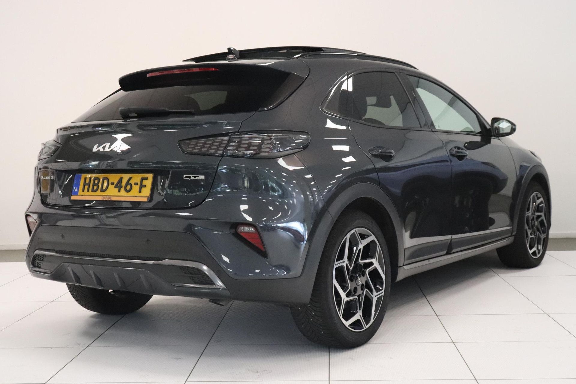 Kia Xceed met kenteken HBD-46-F – achteraanzicht