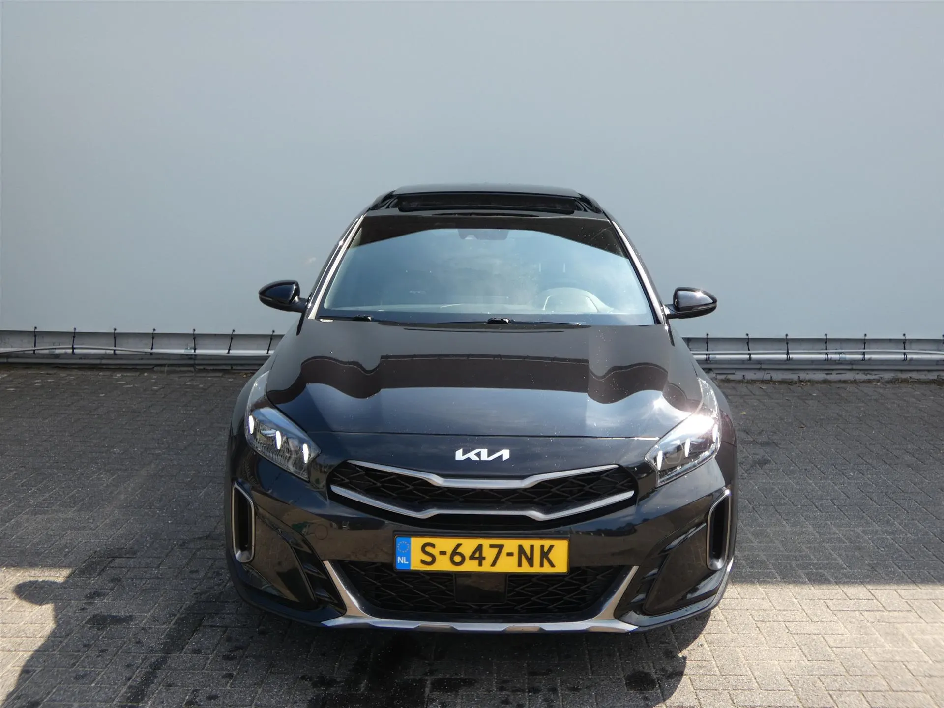 Kia Xceed met kenteken S-647-NK – achteraanzicht