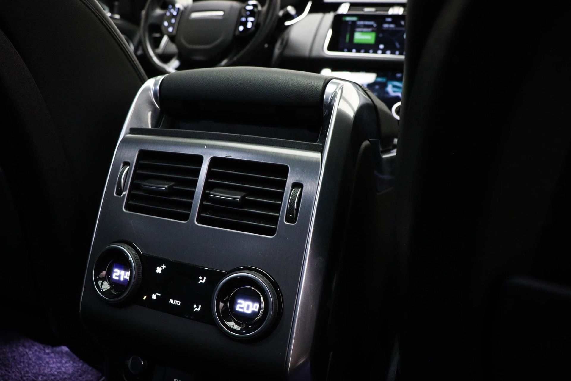 Land Rover RoverRangeRoverSport met kenteken P-727-JN – interieur