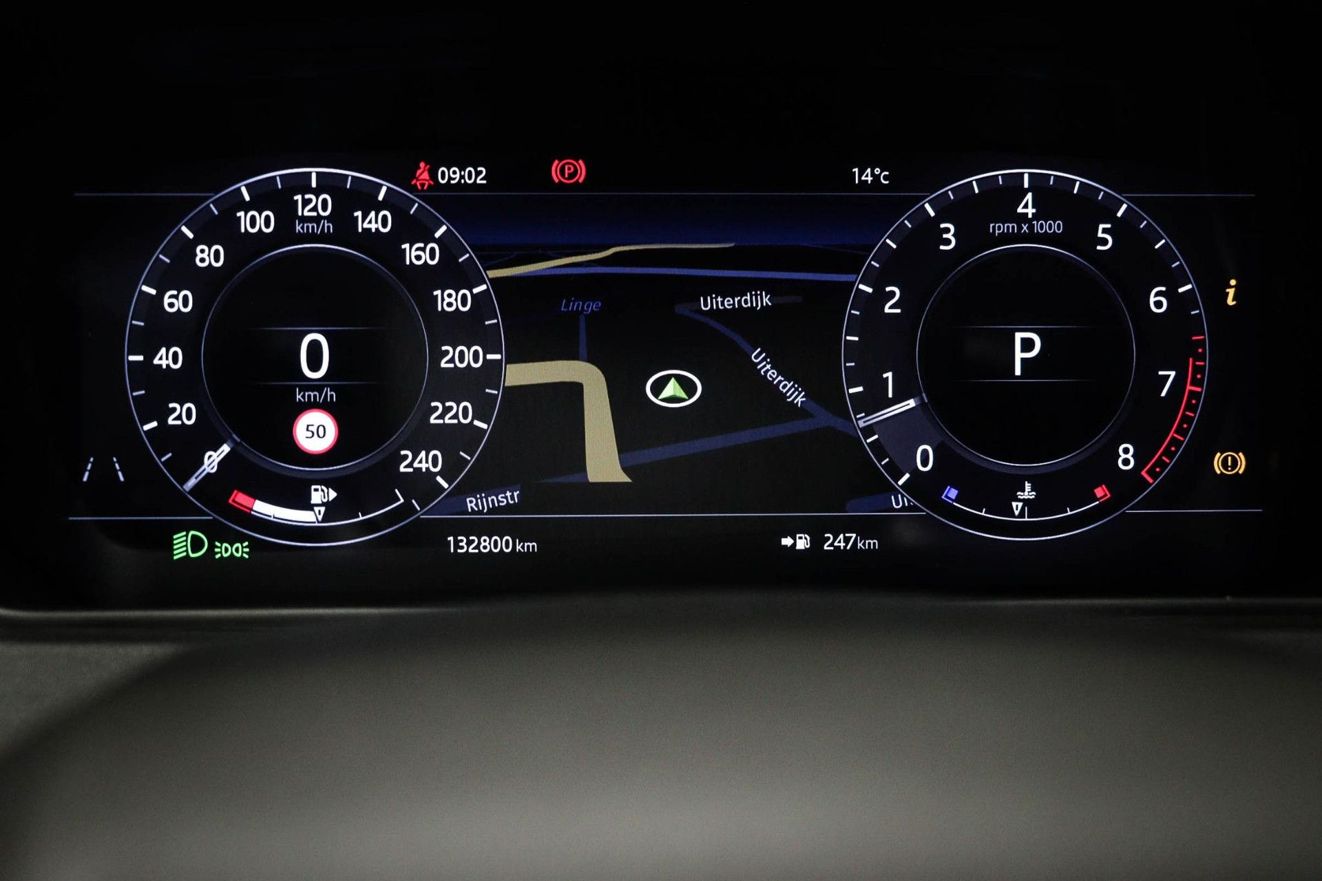 Land Rover RoverRangeRoverVelar met kenteken P-769-SF – dashboard