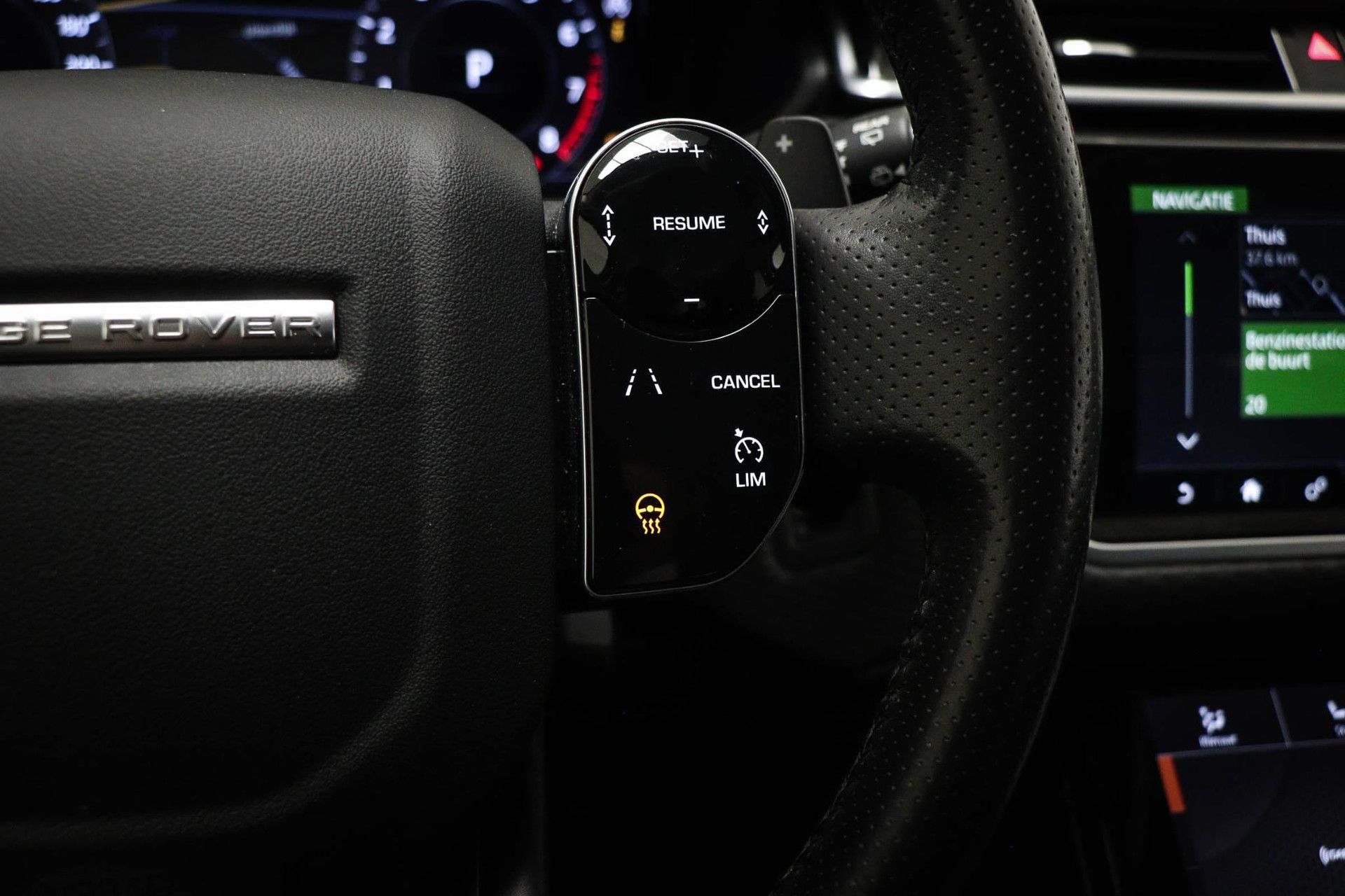 Land Rover RoverRangeRoverVelar met kenteken P-769-SF – detailfoto