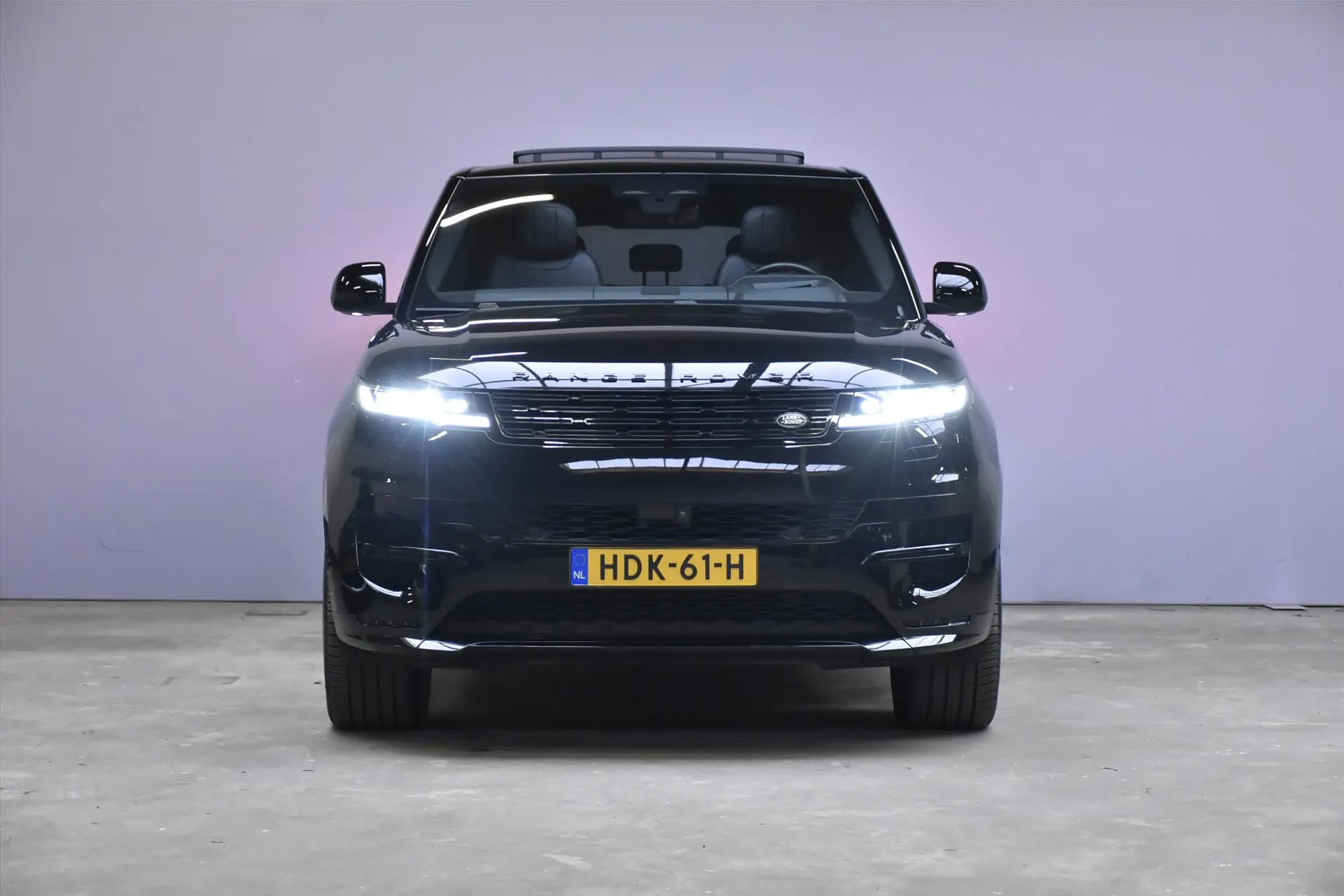 Land Rover RoverRangeRoverSport met kenteken HDK-61-H – achteraanzicht