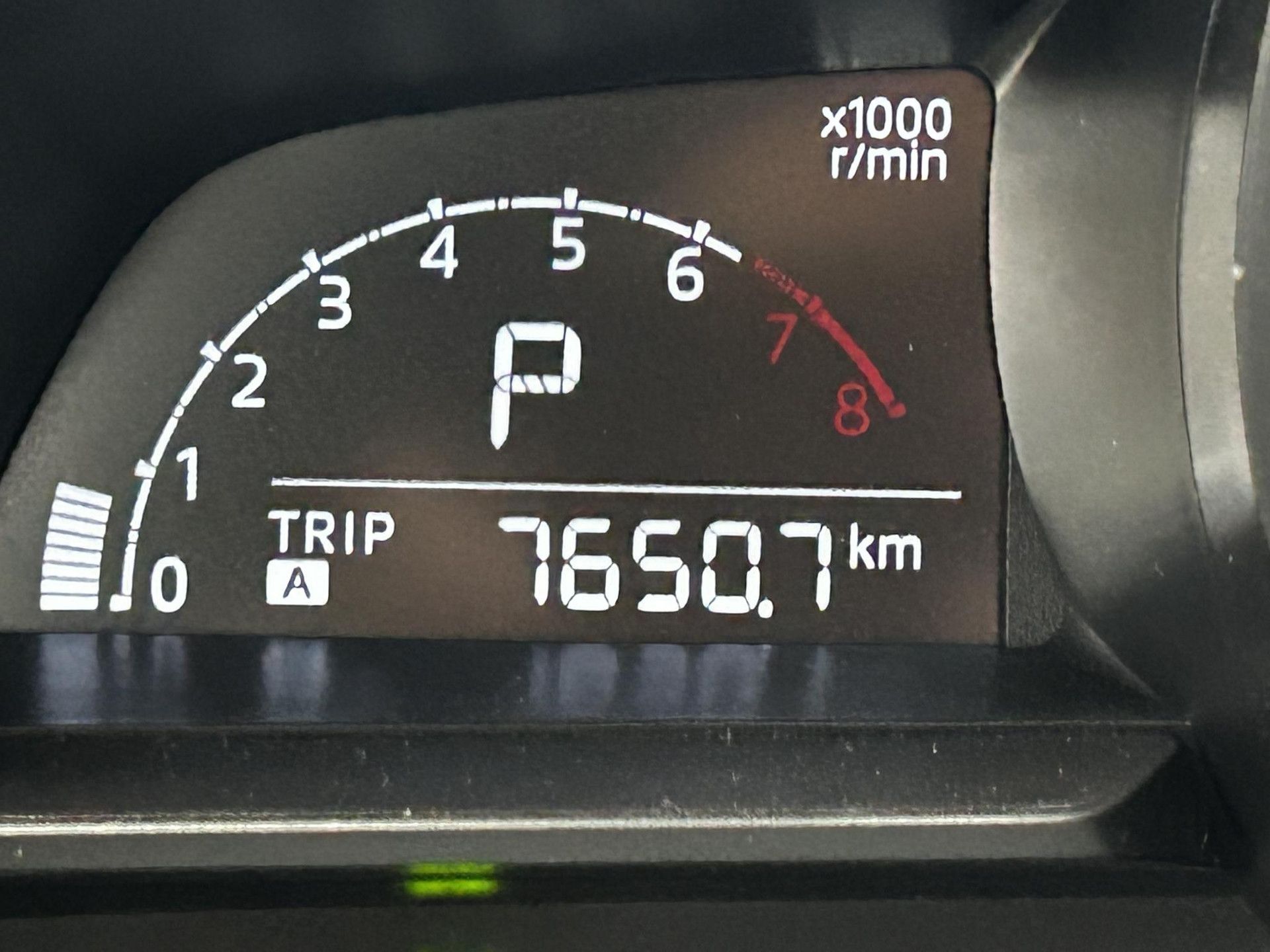 Mazda 2 met kenteken X-383-PH – dashboard
