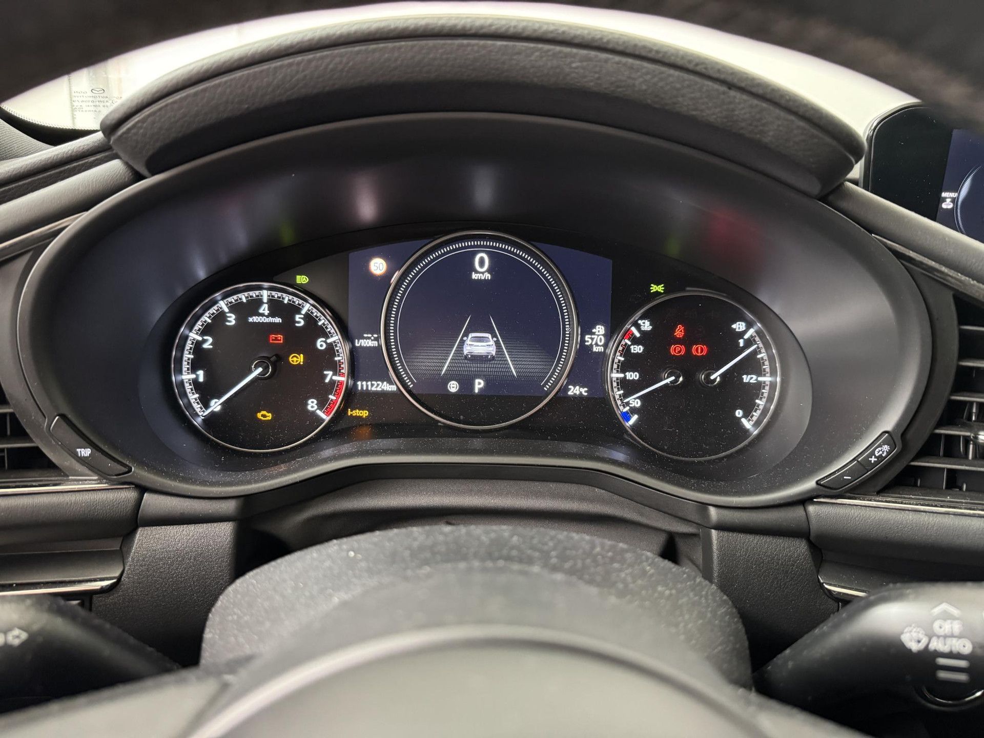 Mazda 3 met kenteken J-008-VK – dashboard