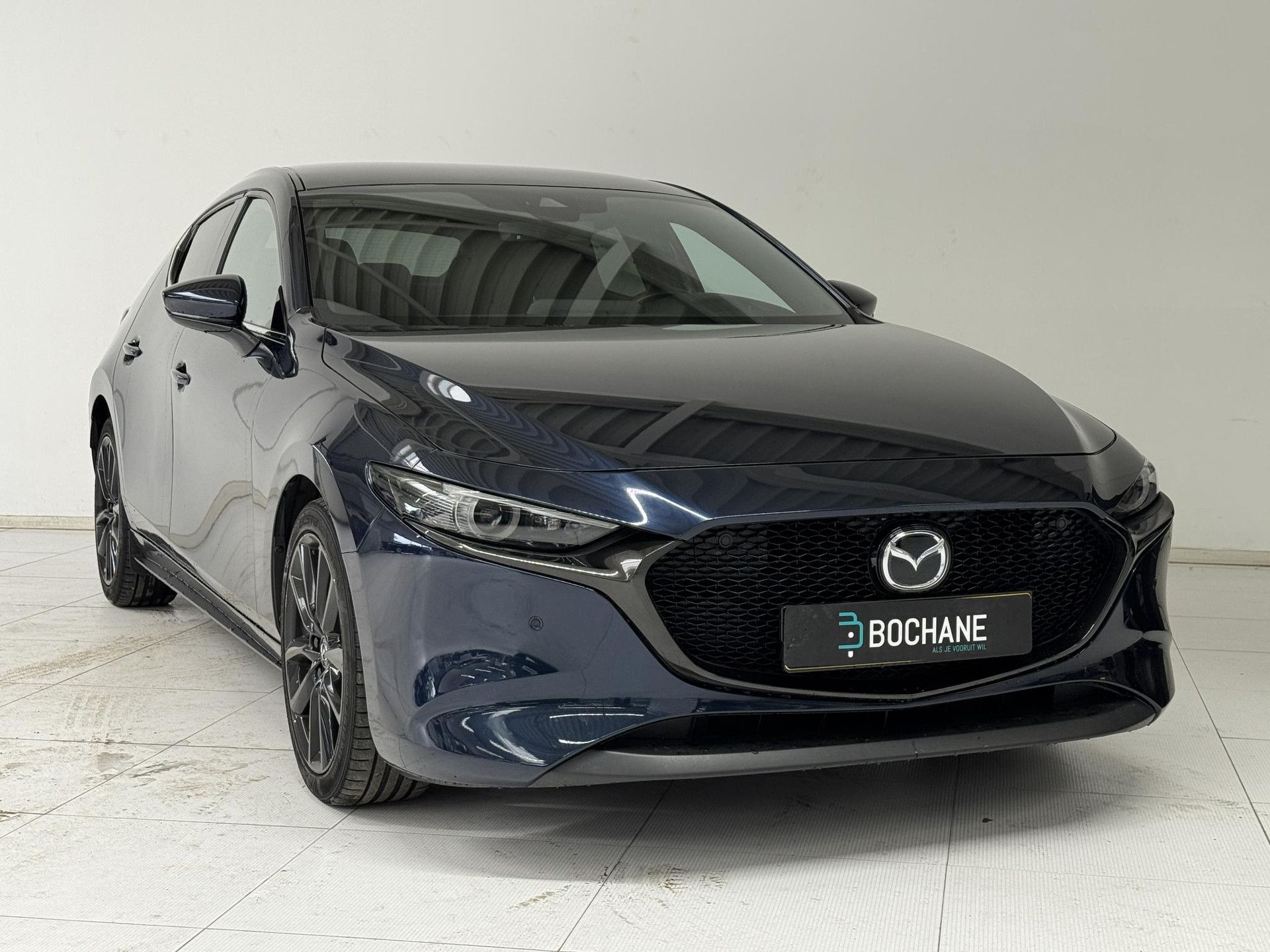 Mazda 3 met kenteken J-008-VK – detailfoto