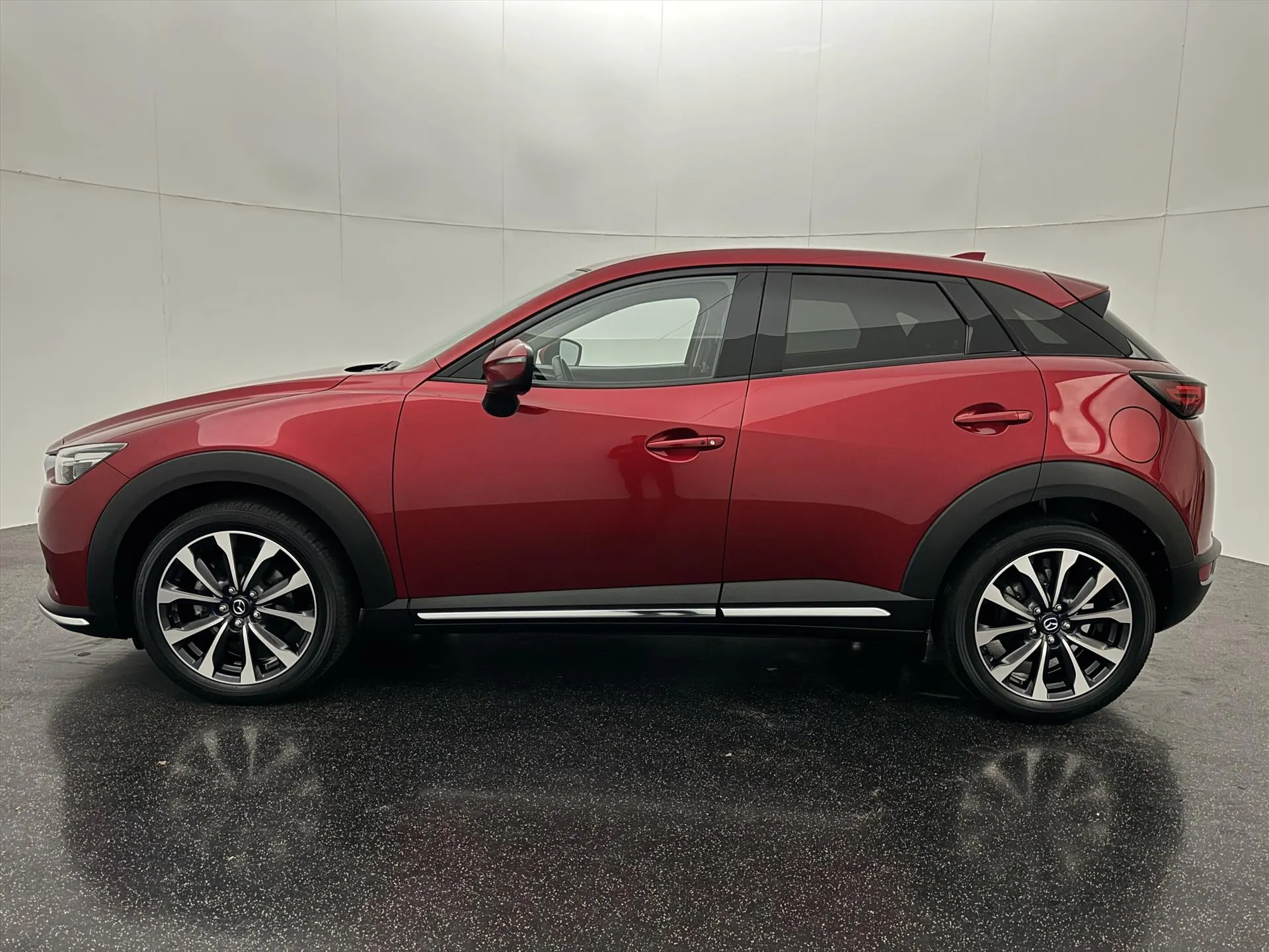 Mazda CX-3 met kenteken L-415-XP – achteraanzicht