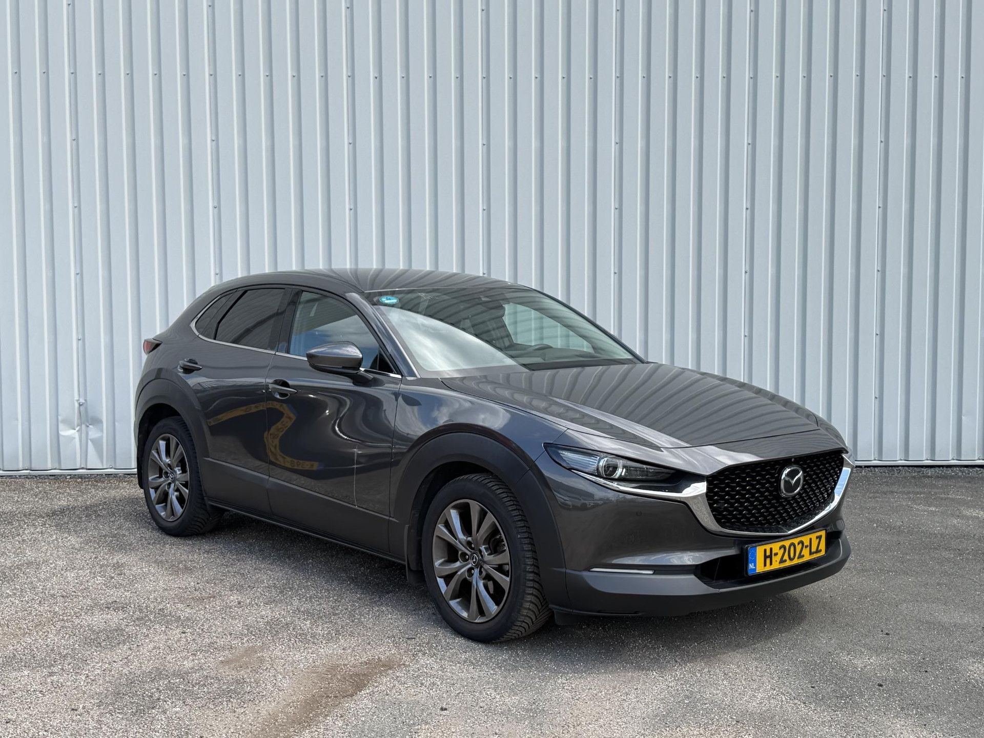 Mazda CX-30 met kenteken H-202-LZ – detailfoto