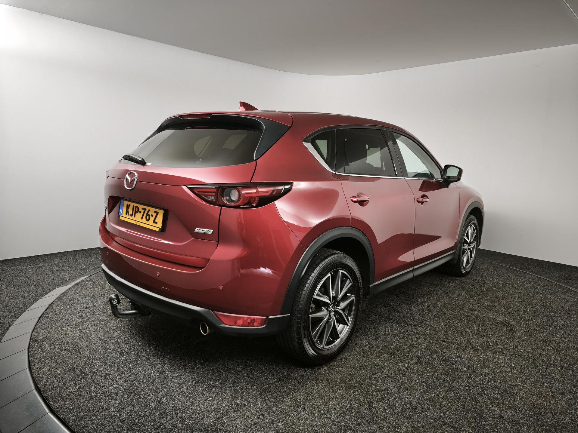 Mazda CX-5 met kenteken KJP-76-Z – achteraanzicht