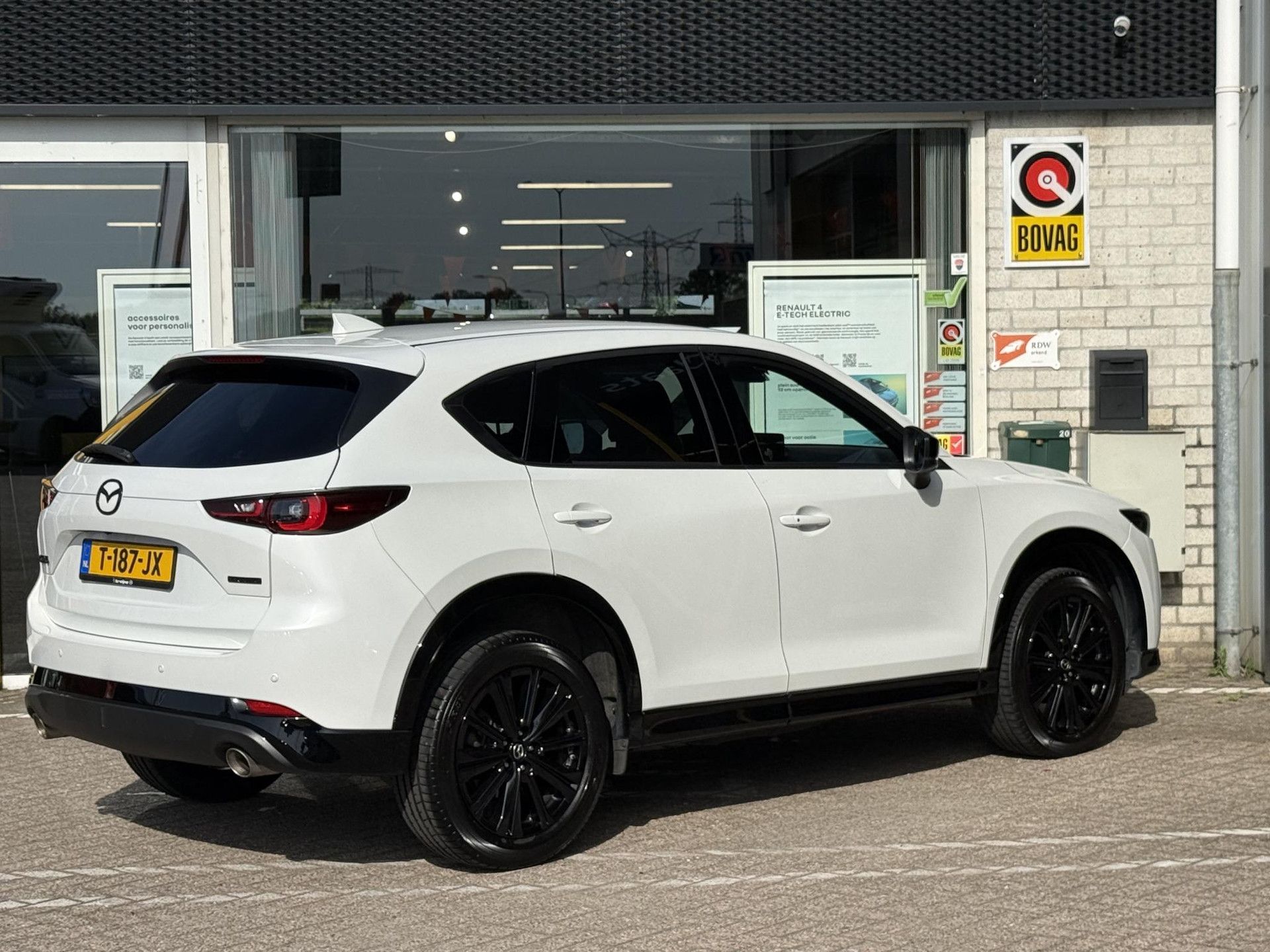 Mazda CX-5 met kenteken T-187-JX – achteraanzicht