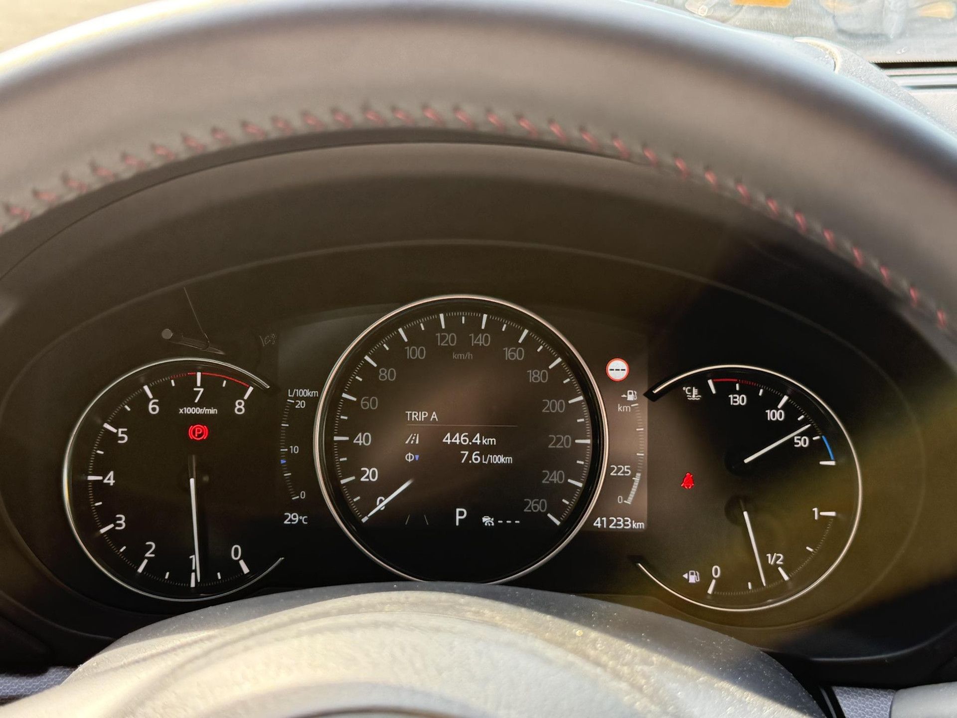 Mazda CX-5 met kenteken T-187-JX – dashboard