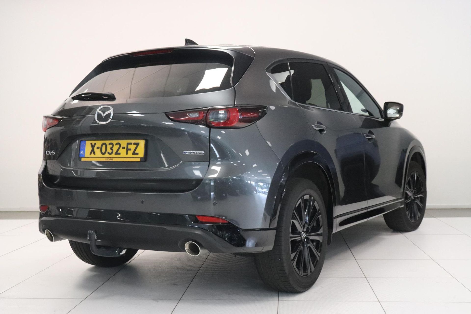 Mazda CX-5 met kenteken X-032-FZ – achteraanzicht