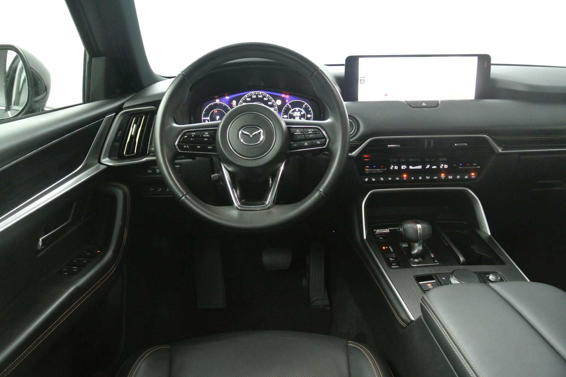 Mazda CX-80 met kenteken KHN-89-G – interieur