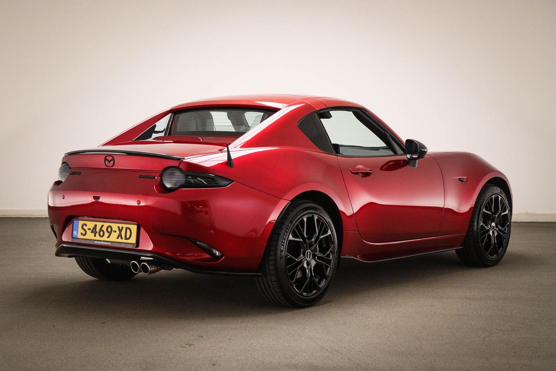 Mazda MX-5 met kenteken S-469-XD – dashboard