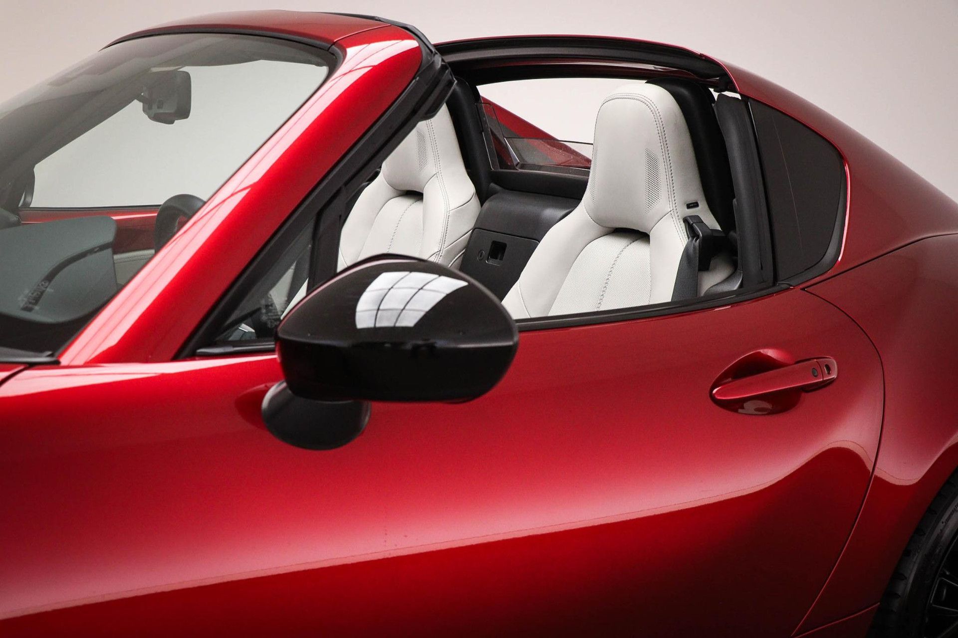 Mazda MX-5 met kenteken S-469-XD – detailfoto