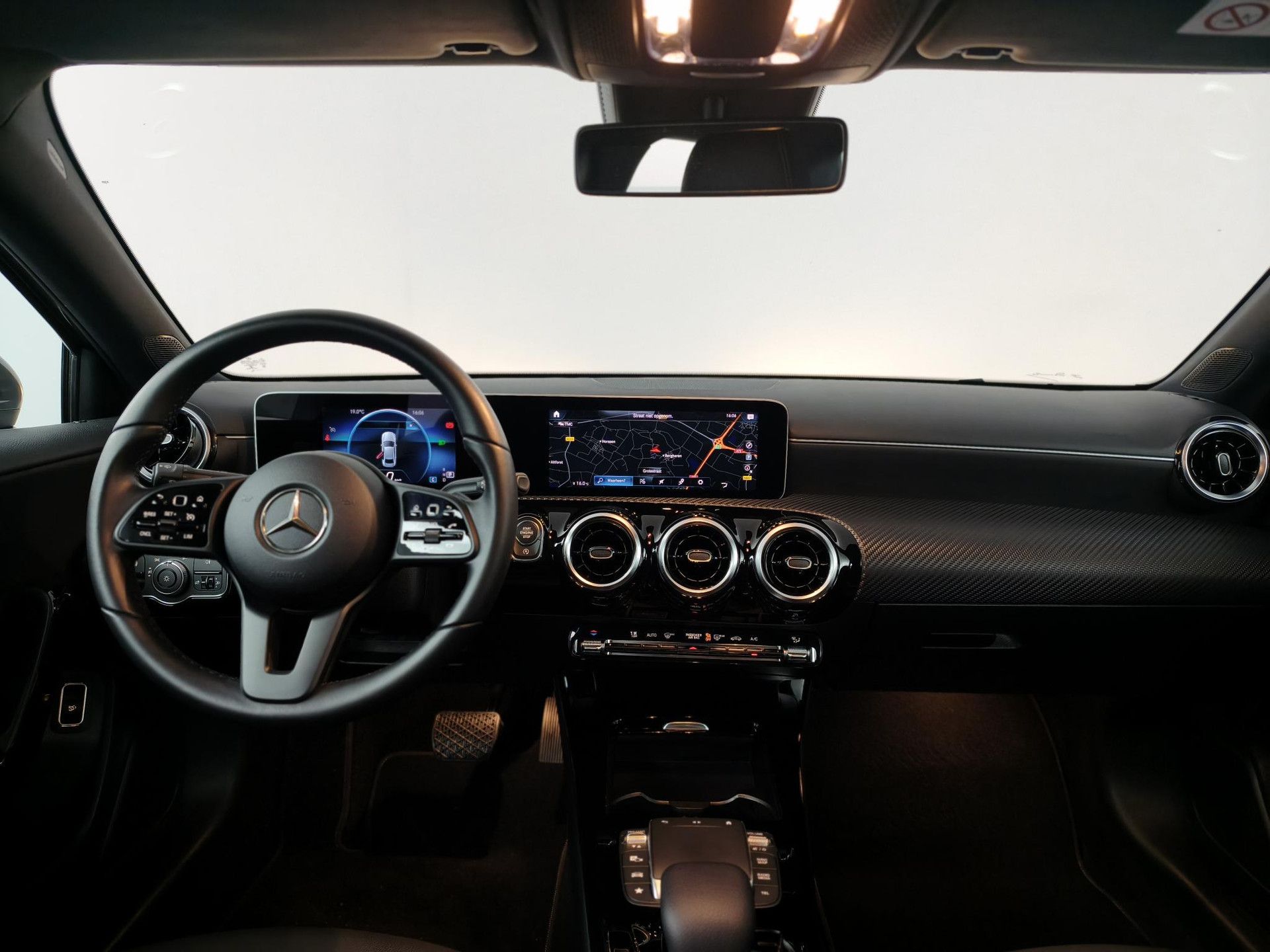 Mercedes-Benz A-Klasse met kenteken H-714-PH – interieur