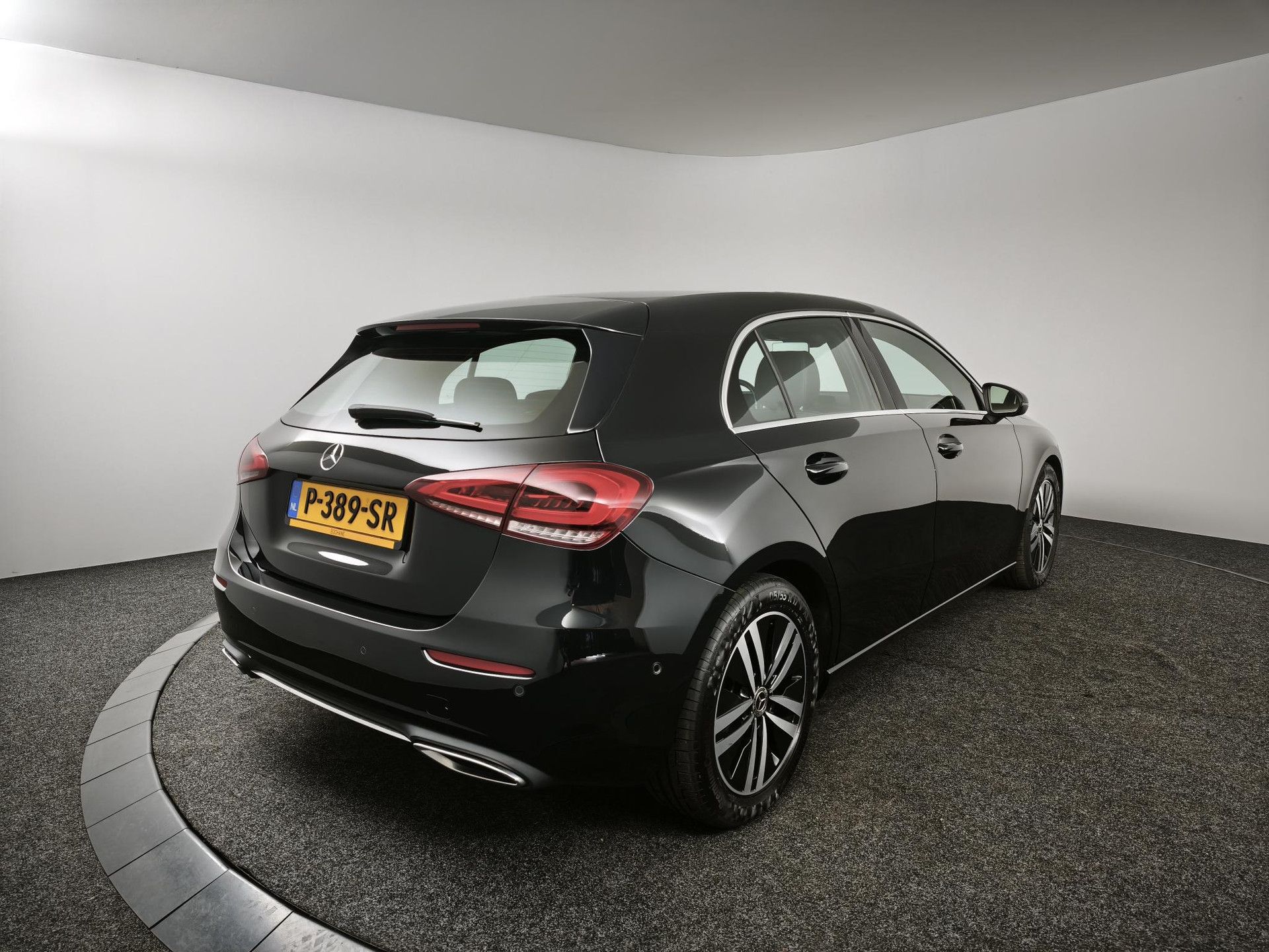 Mercedes-Benz A-Klasse met kenteken P-389-SR – achteraanzicht