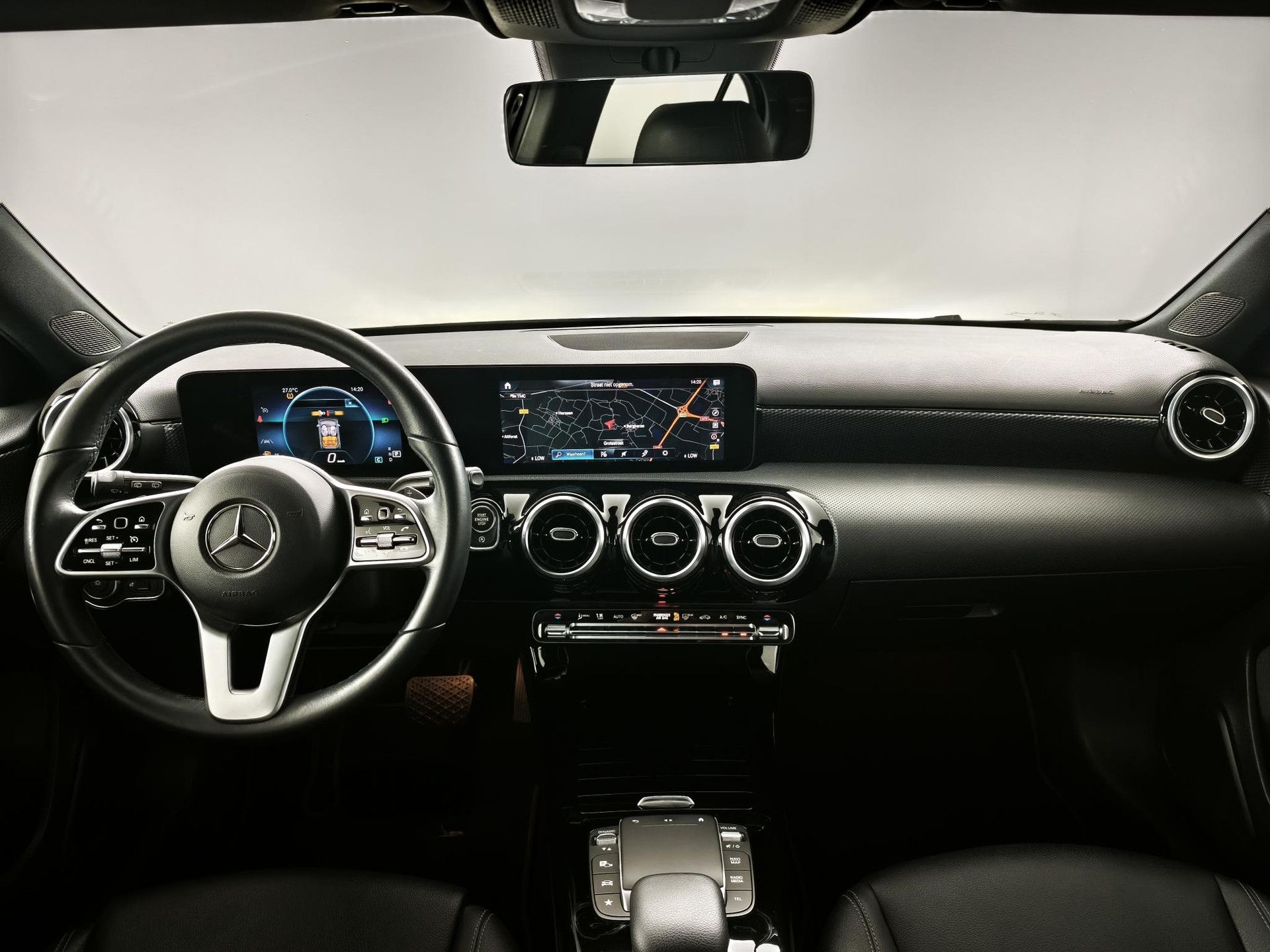 Mercedes-Benz A-Klasse met kenteken P-389-SR – interieur