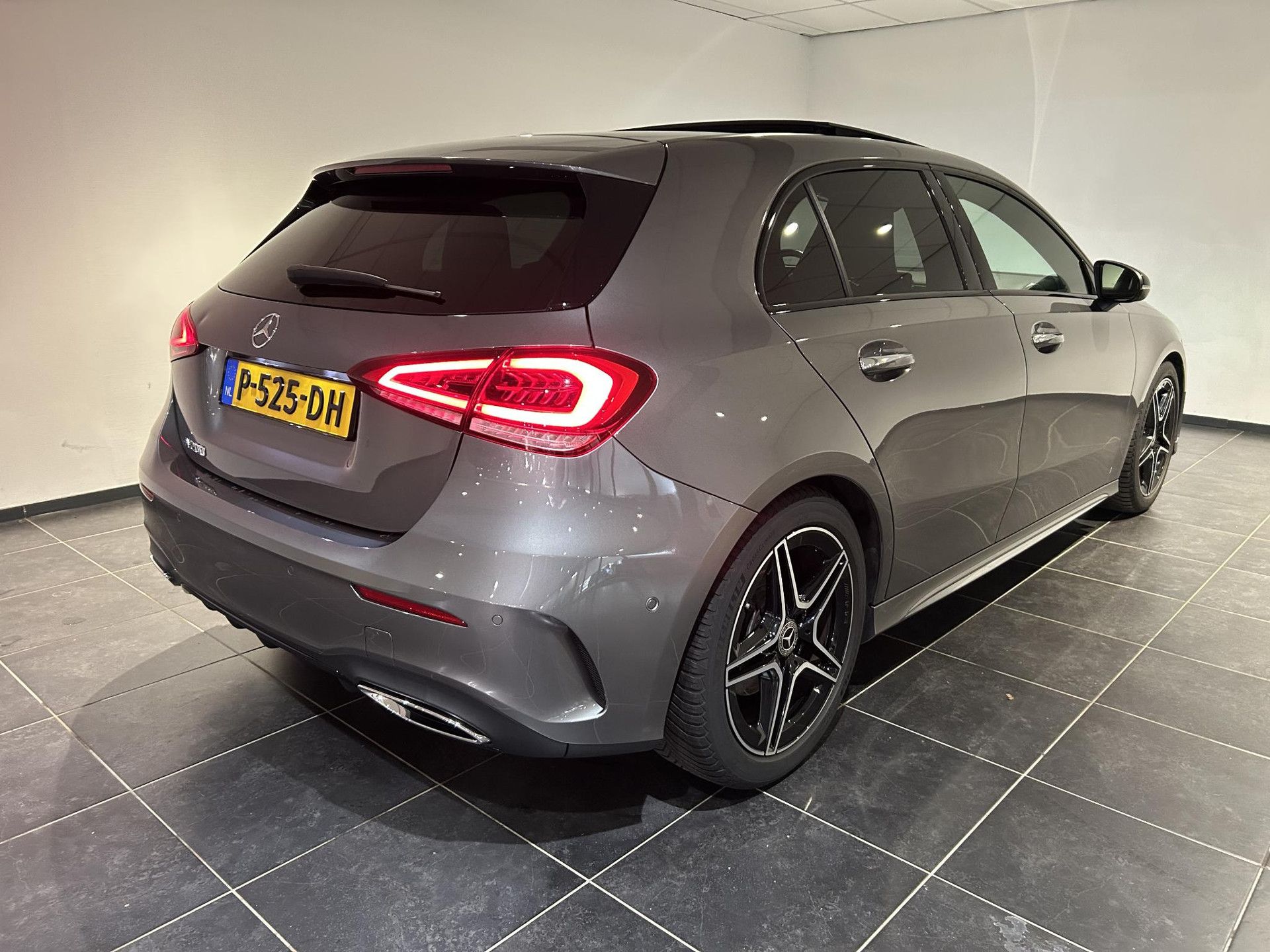 Mercedes-Benz A-Klasse met kenteken P-525-DH – achteraanzicht