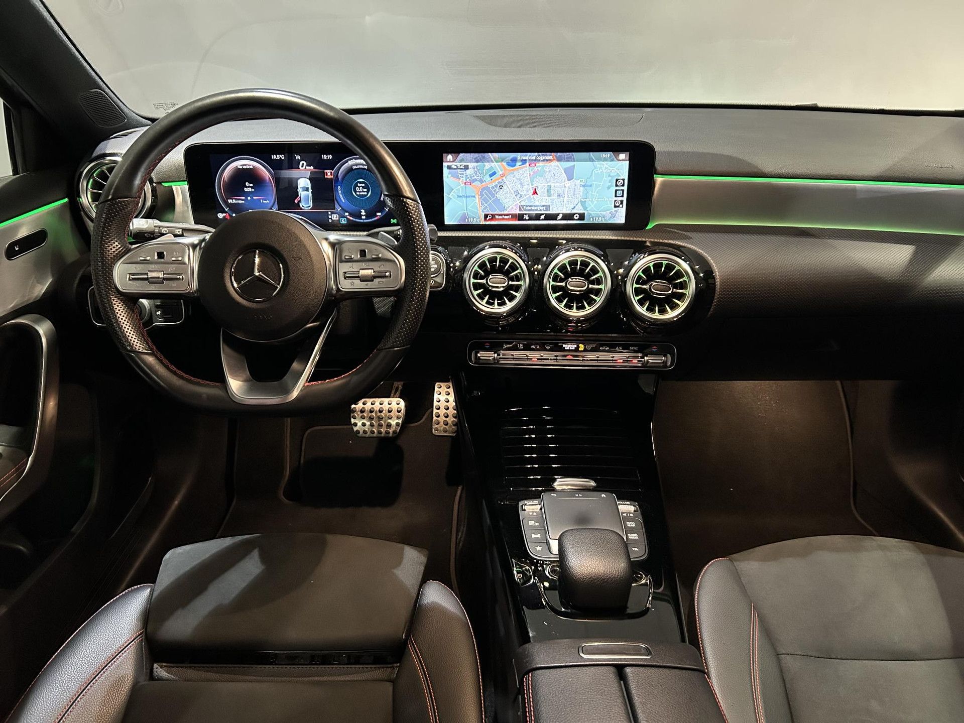 Mercedes-Benz A-Klasse met kenteken P-525-DH – interieur
