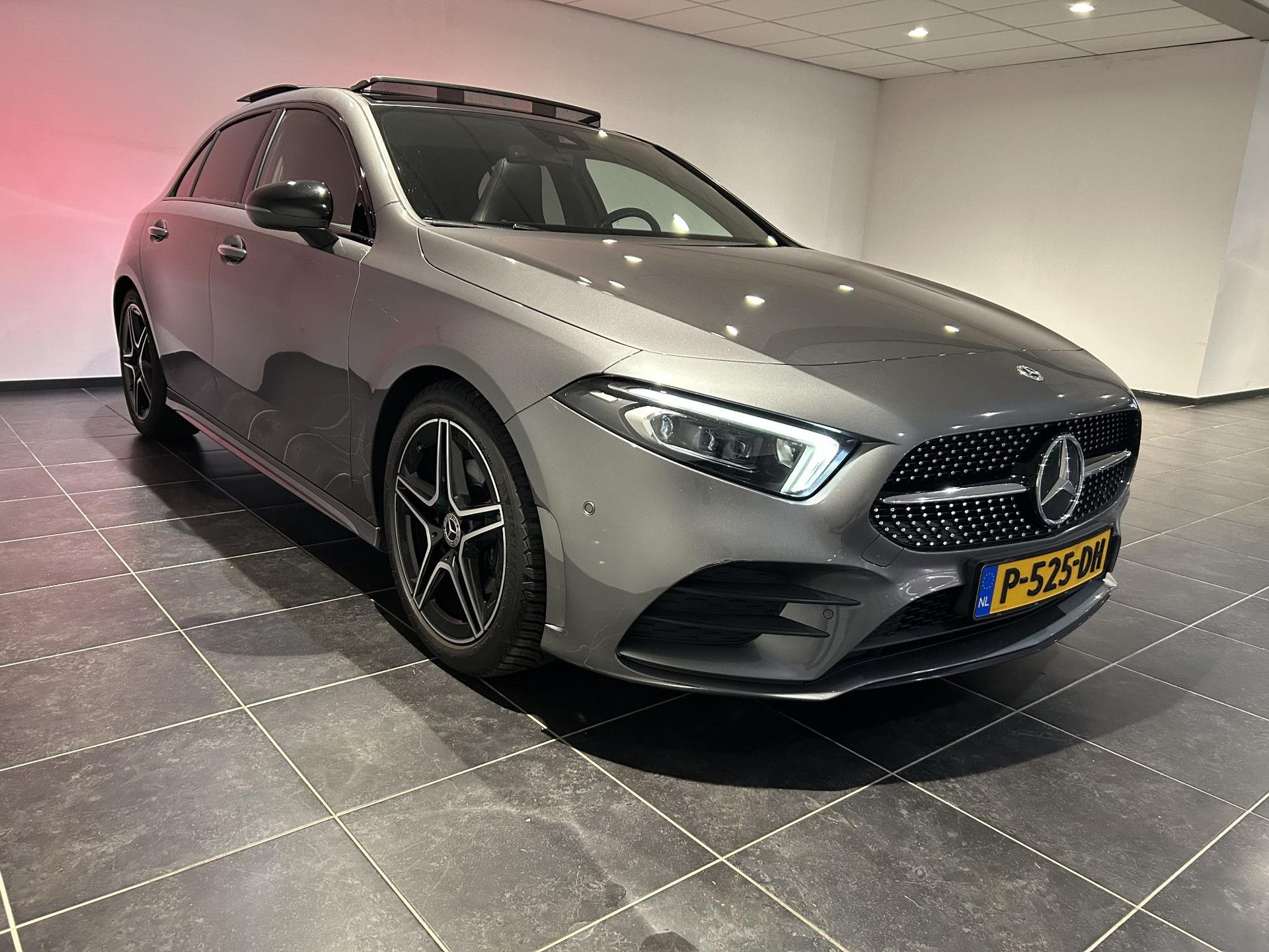 Mercedes-Benz A-Klasse met kenteken P-525-DH – detailfoto