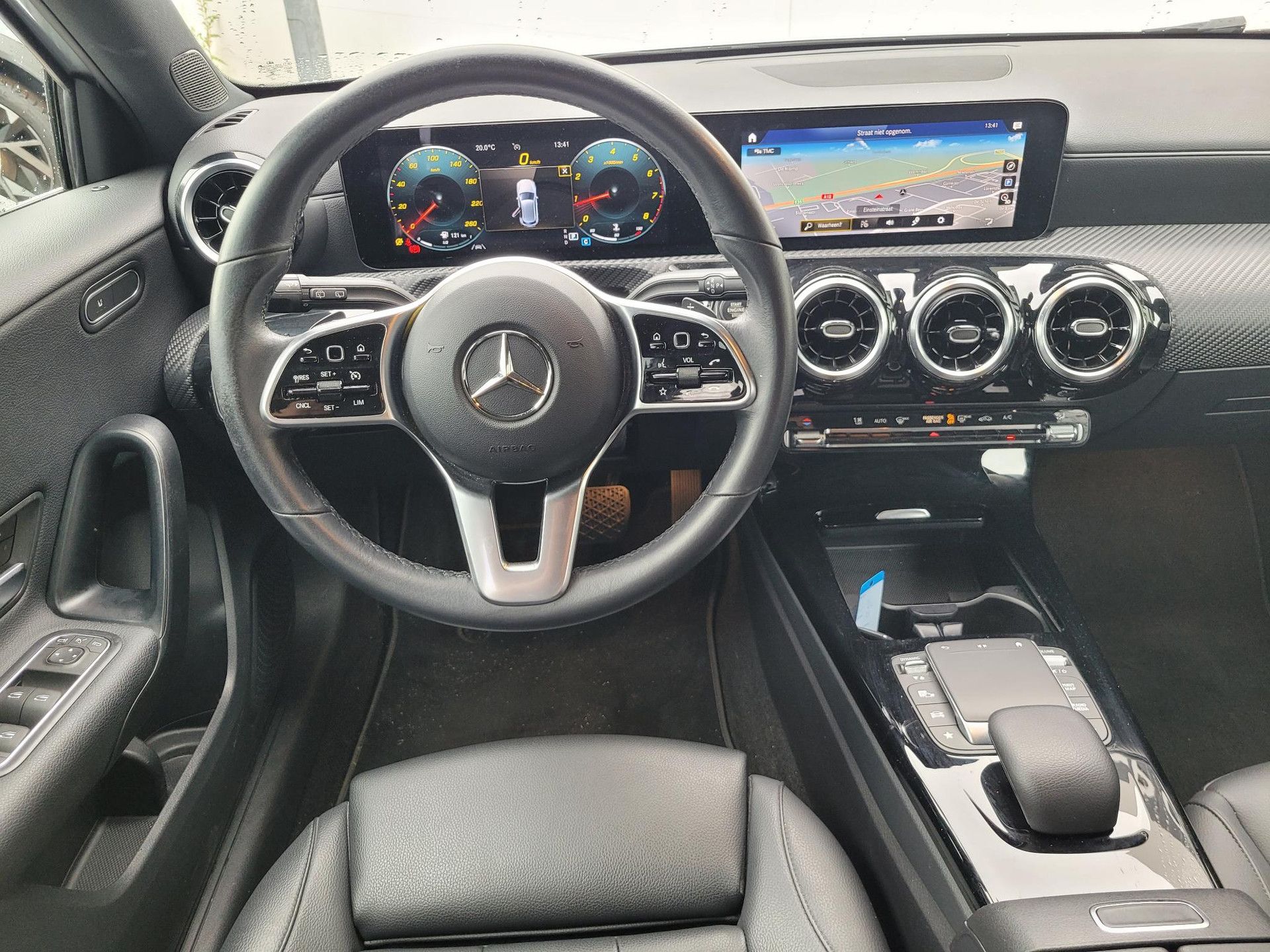 Mercedes-Benz A-Klasse met kenteken P-608-VB – interieur
