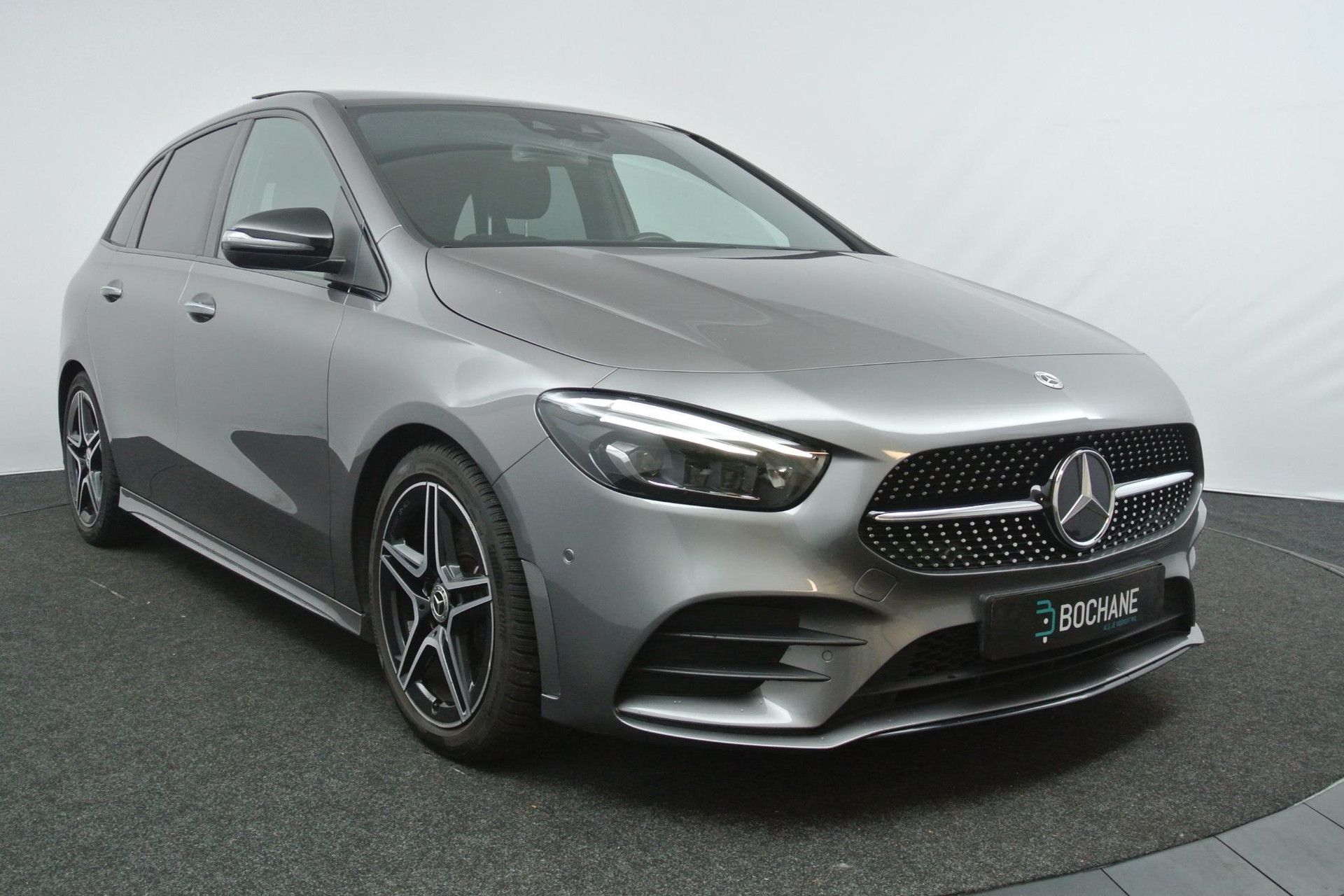 Mercedes-Benz B-Klasse met kenteken L-452-NG – detailfoto