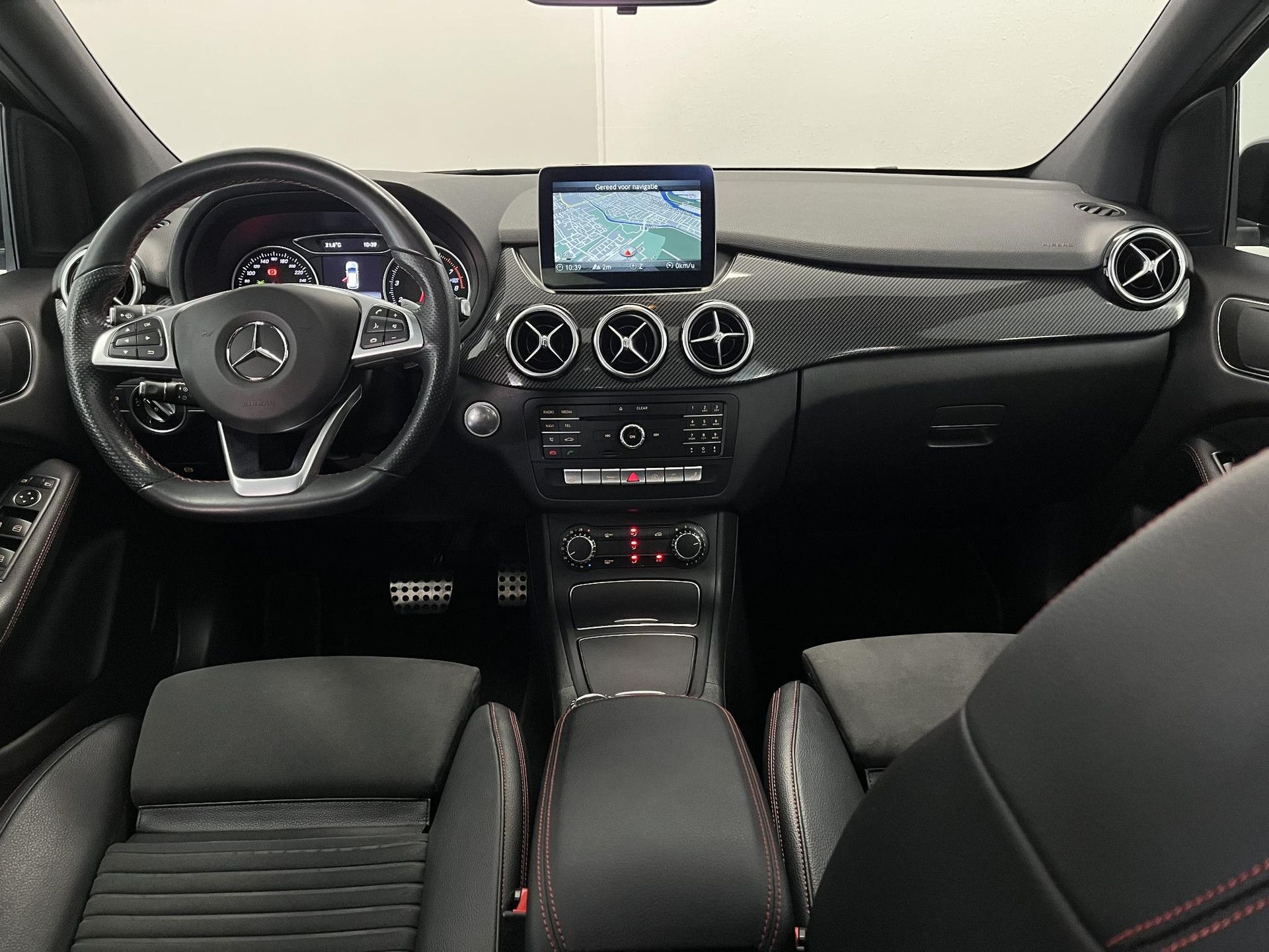 Mercedes-Benz B-Klasse met kenteken TV-921-L – interieur