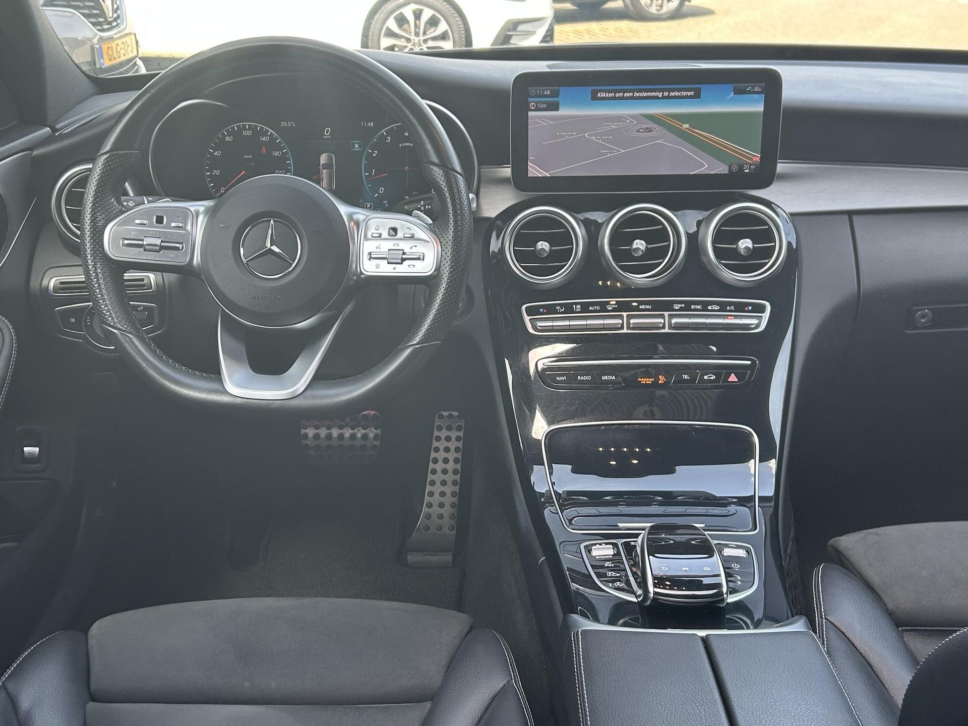 Mercedes-Benz C-Klasse met kenteken H-430-KP – interieur