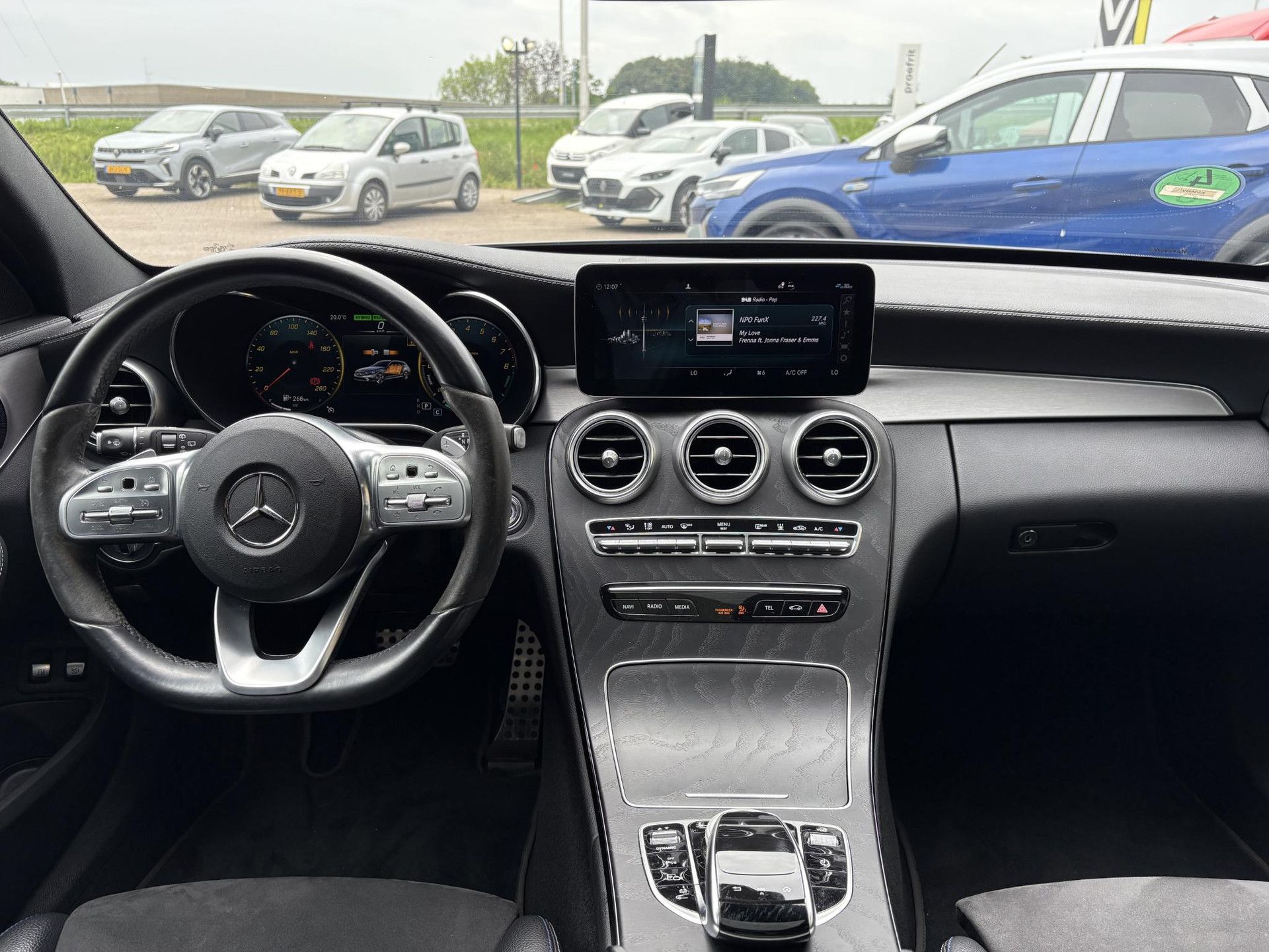Mercedes-Benz C-Klasse met kenteken K-536-BV – interieur