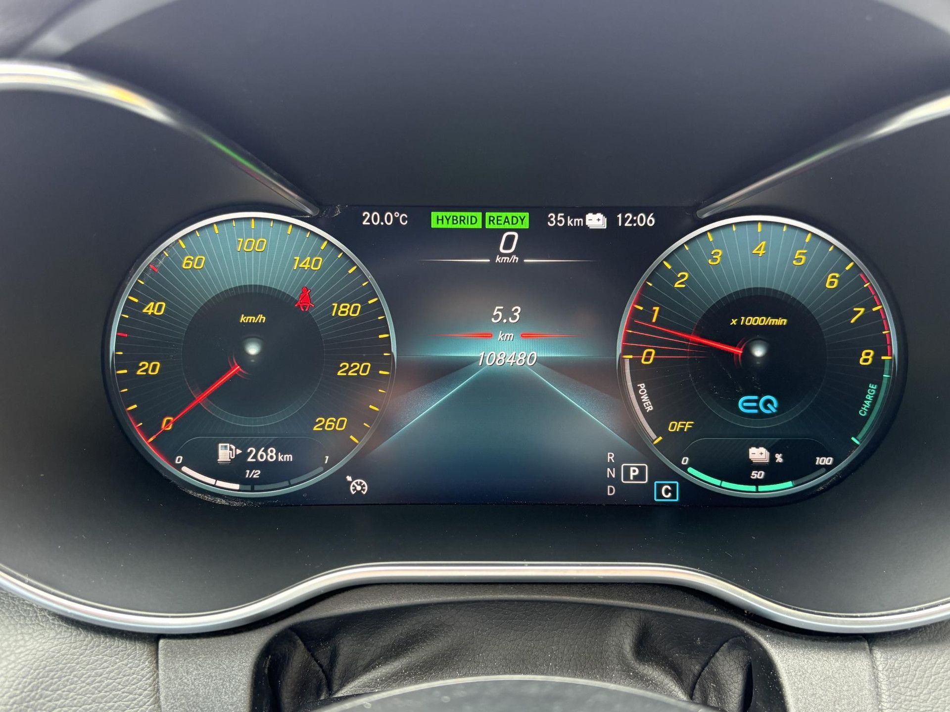 Mercedes-Benz C-Klasse met kenteken K-536-BV – dashboard