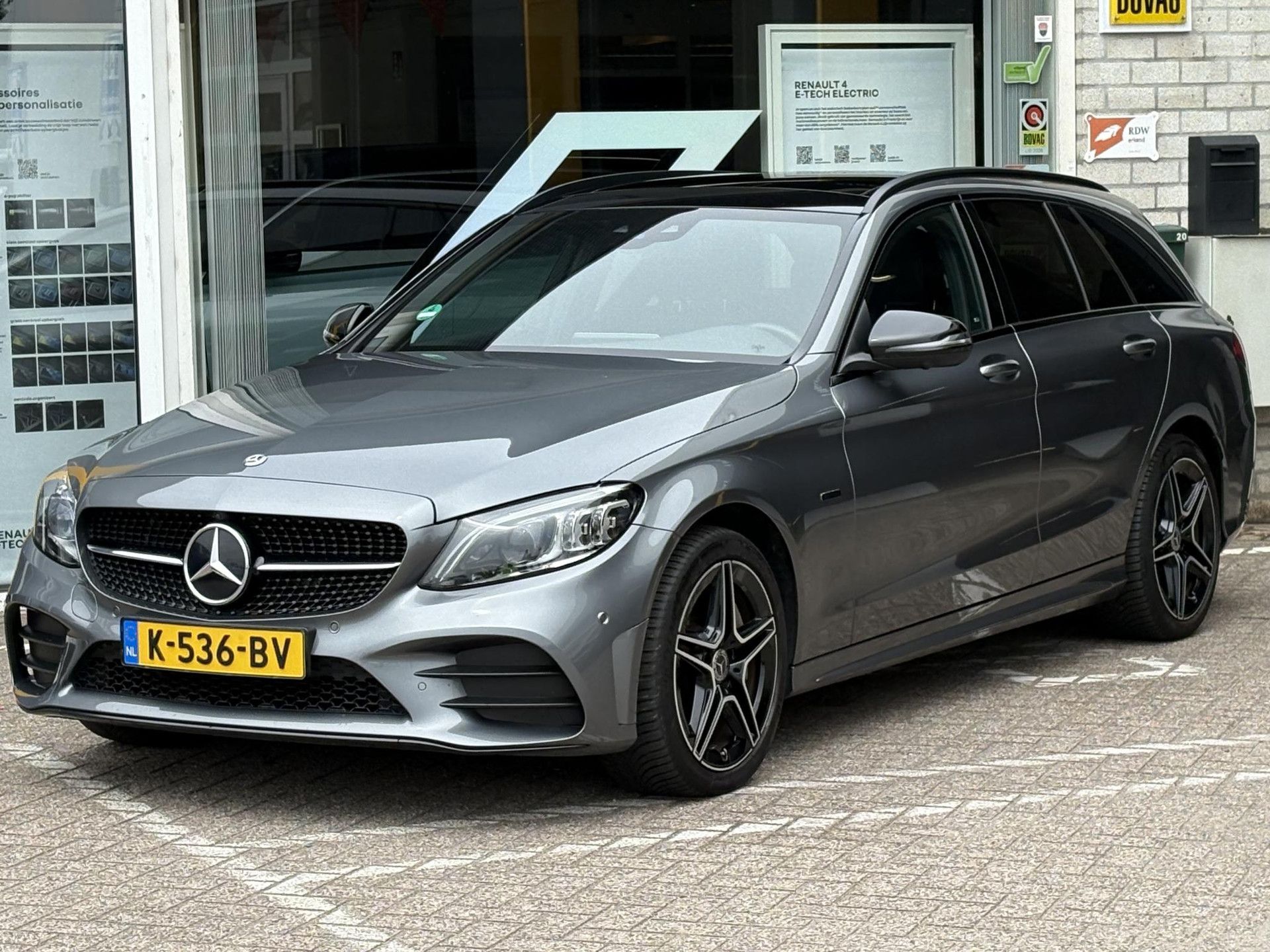 Mercedes-Benz C-Klasse met kenteken K-536-BV – detailfoto
