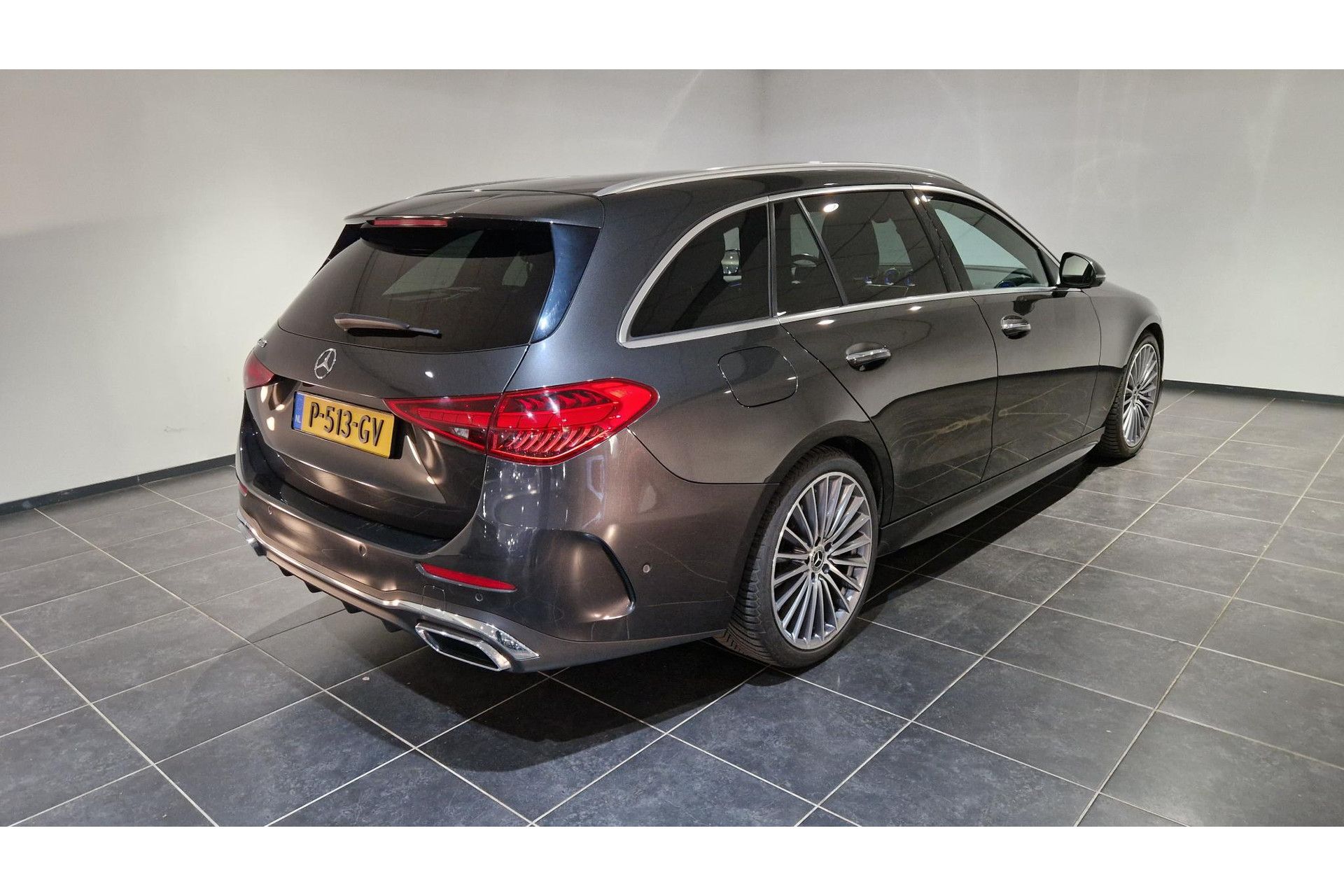 Mercedes-Benz C-Klasse met kenteken P-513-GV – achteraanzicht