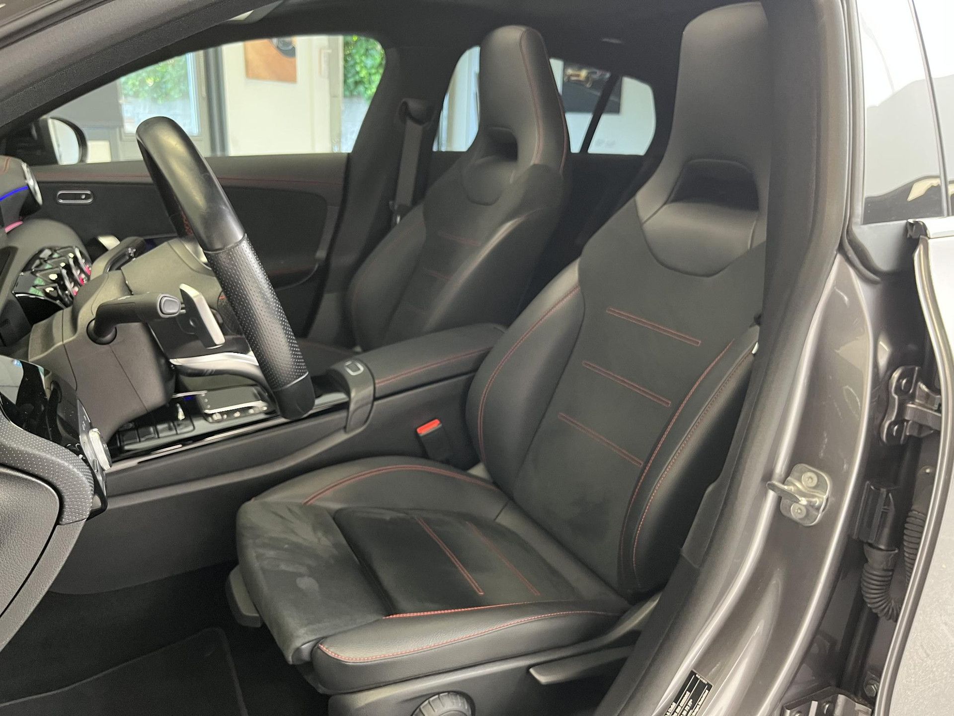 Mercedes-Benz CLA met kenteken GBV-16-G – interieur