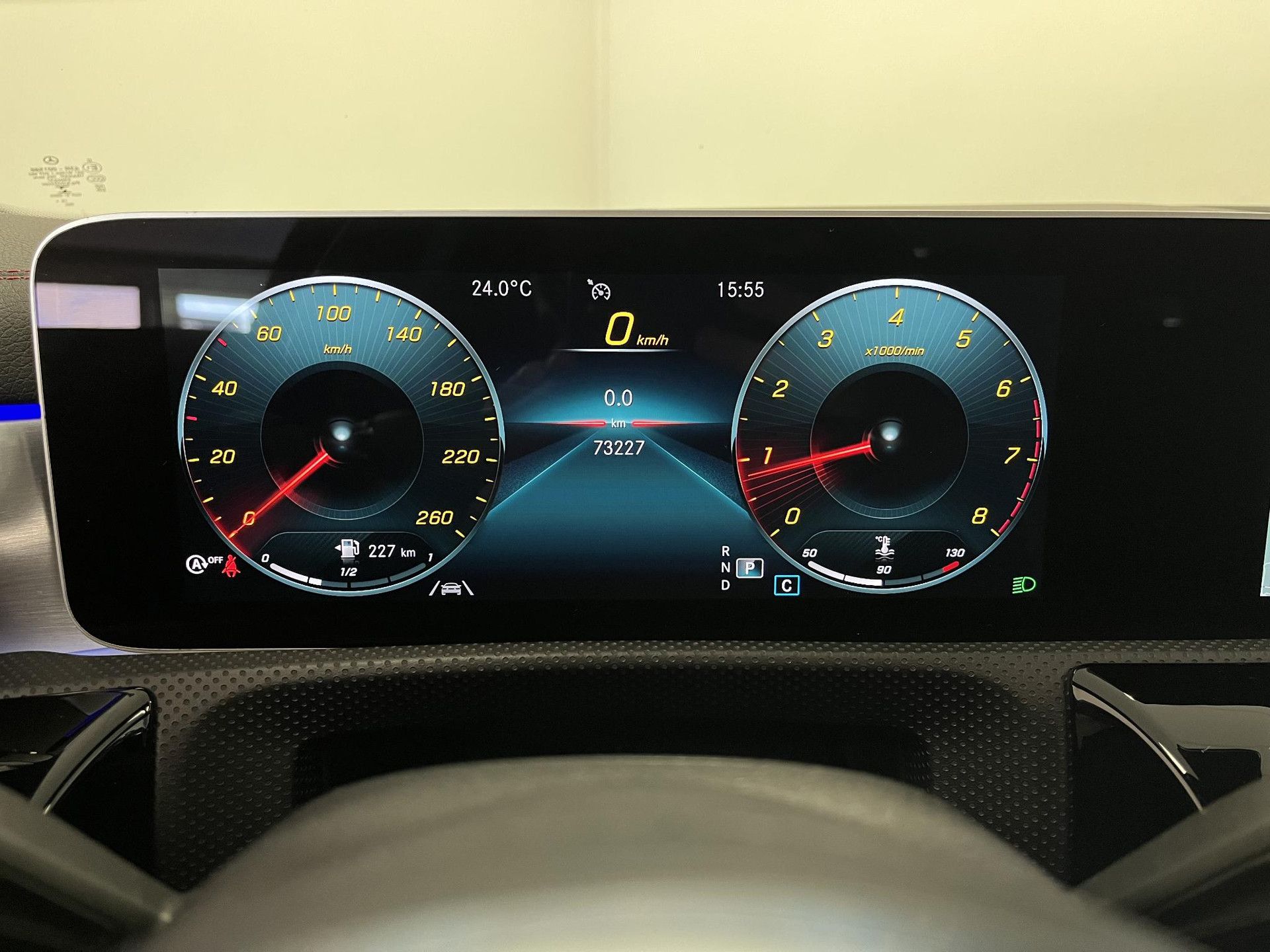 Mercedes-Benz CLA met kenteken H-064-HL – dashboard