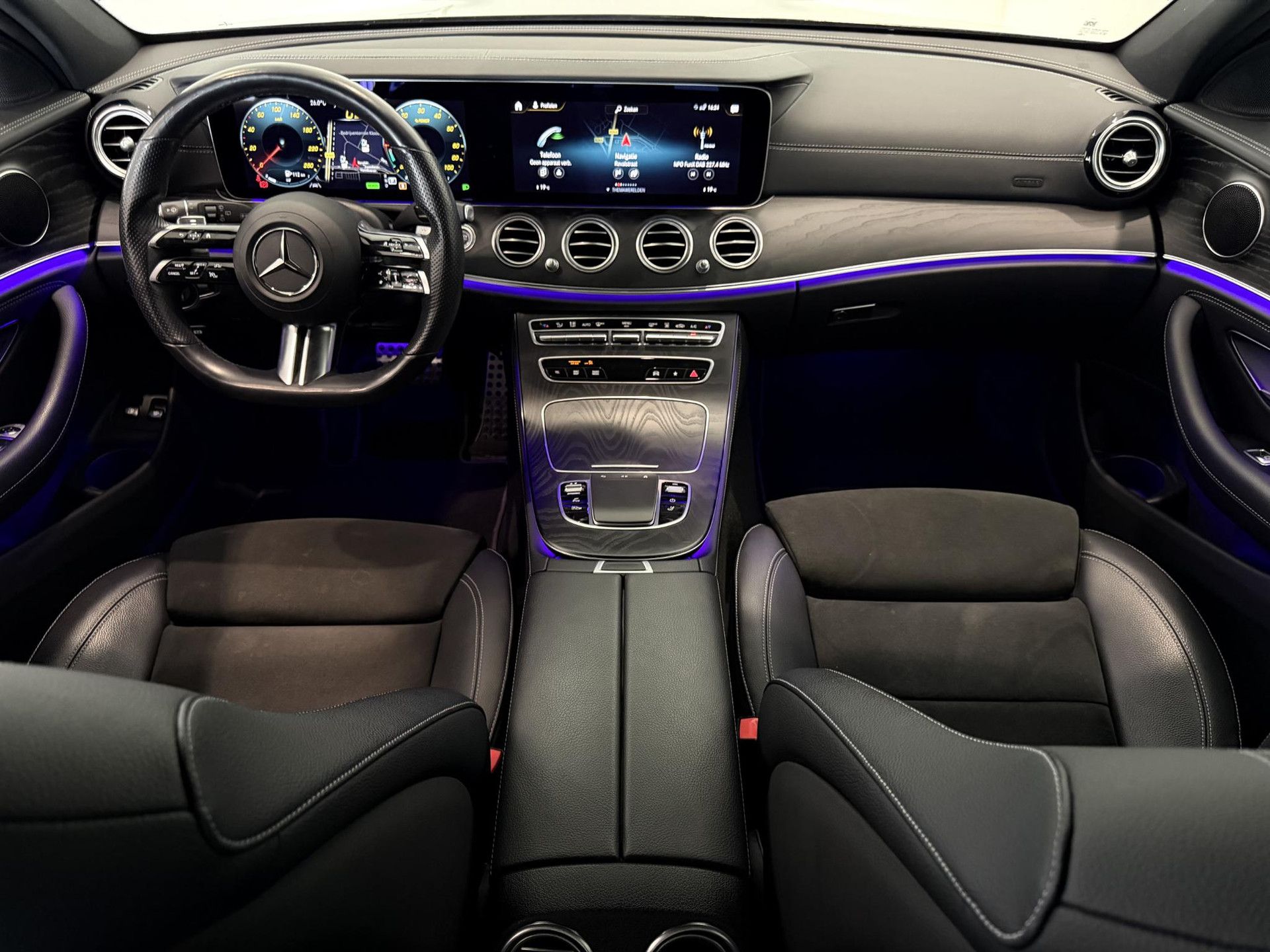 Mercedes-Benz E-Klasse met kenteken KNJ-79-Z – interieur