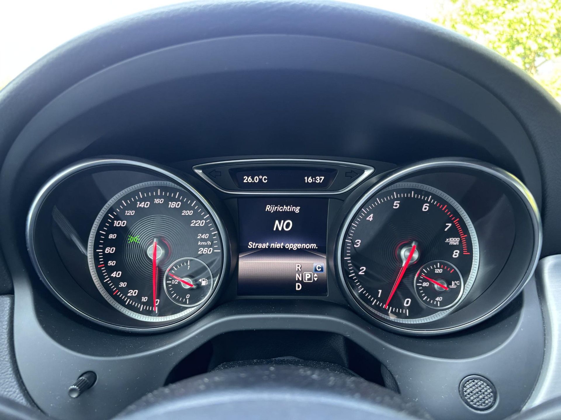 Mercedes-Benz GLA met kenteken G-733-DJ – dashboard