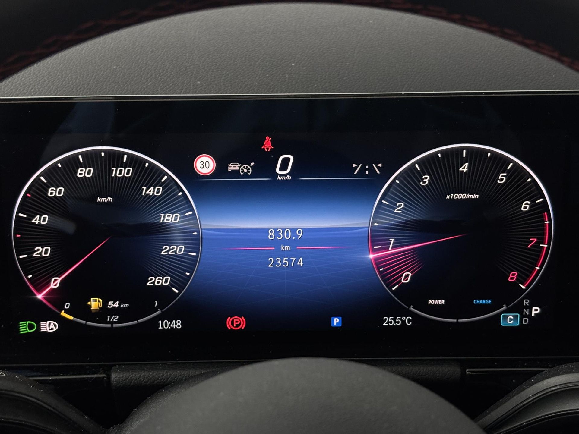 Mercedes-Benz GLA met kenteken GGZ-29-G – dashboard