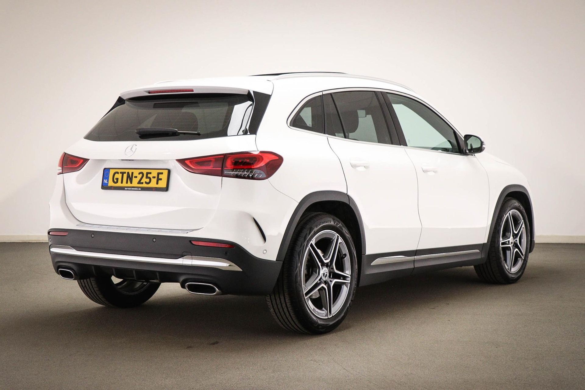Mercedes-Benz GLA met kenteken GTN-25-F – achteraanzicht