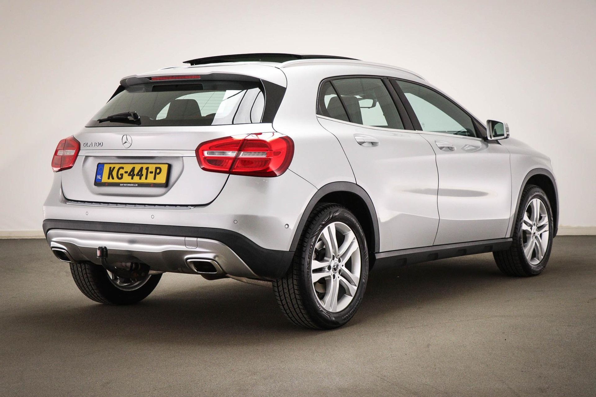 Mercedes-Benz GLA met kenteken KG-441-P – achteraanzicht
