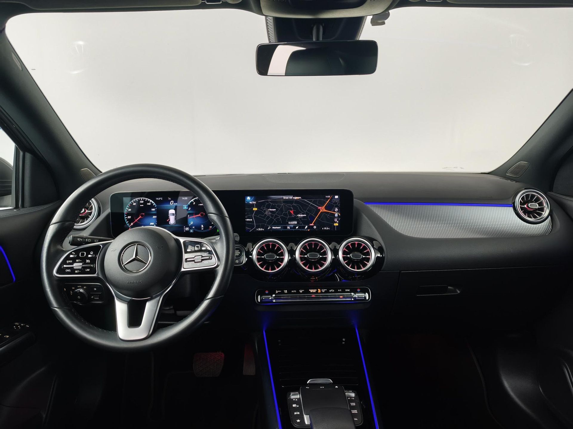 Mercedes-Benz GLA met kenteken N-269-ZT – interieur