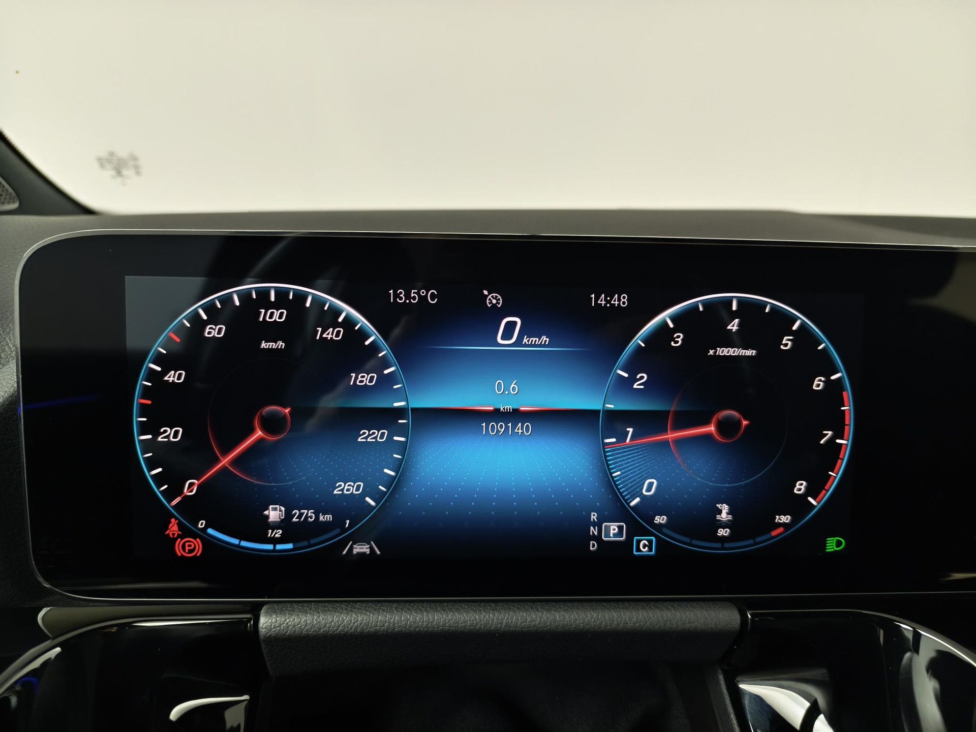 Mercedes-Benz GLA met kenteken N-269-ZT – dashboard