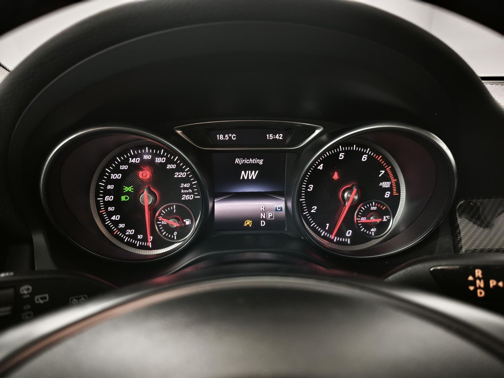 Mercedes-Benz GLA met kenteken N-900-BG – dashboard