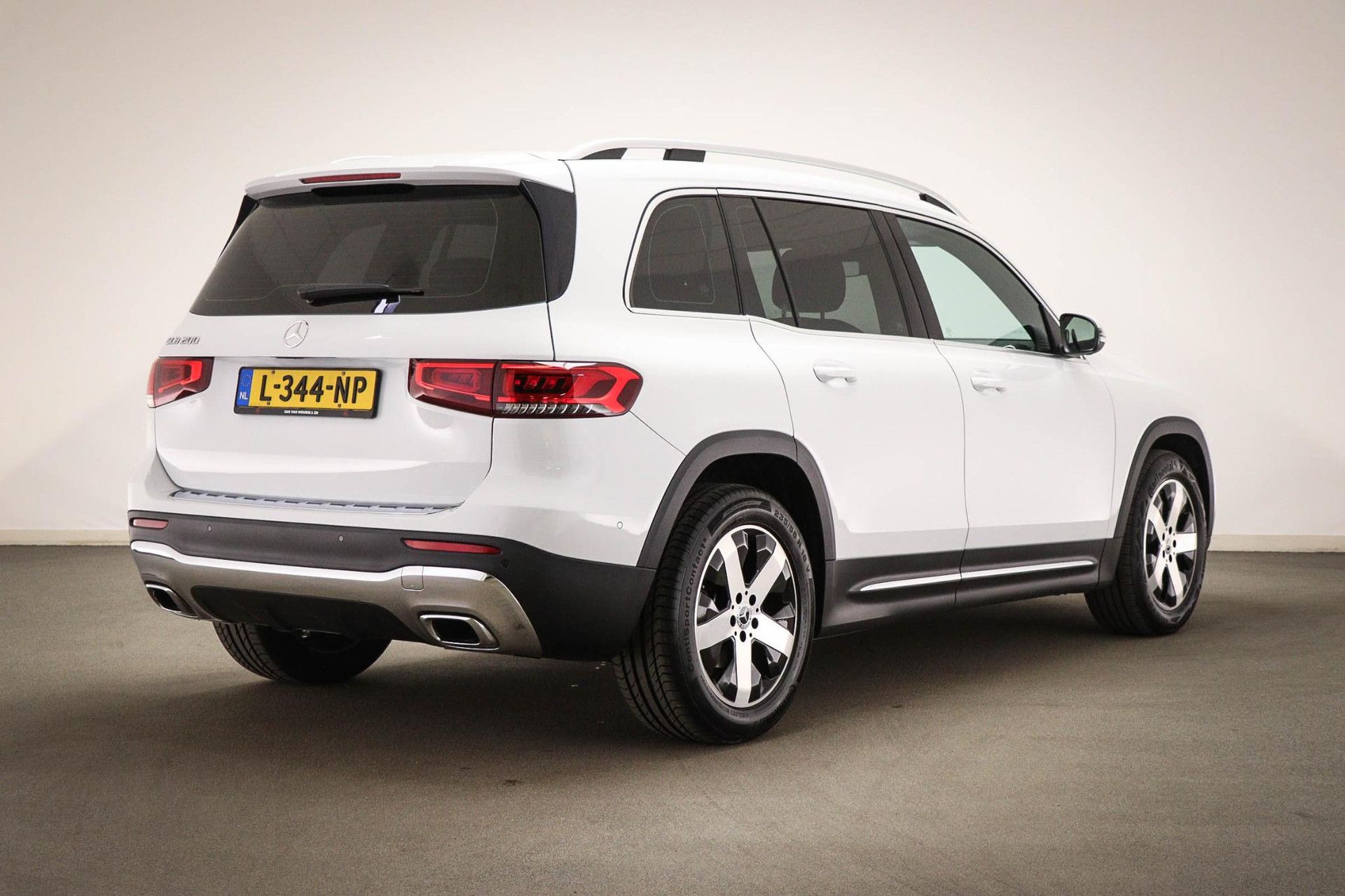 Mercedes-Benz GLB met kenteken L-344-NP – achteraanzicht