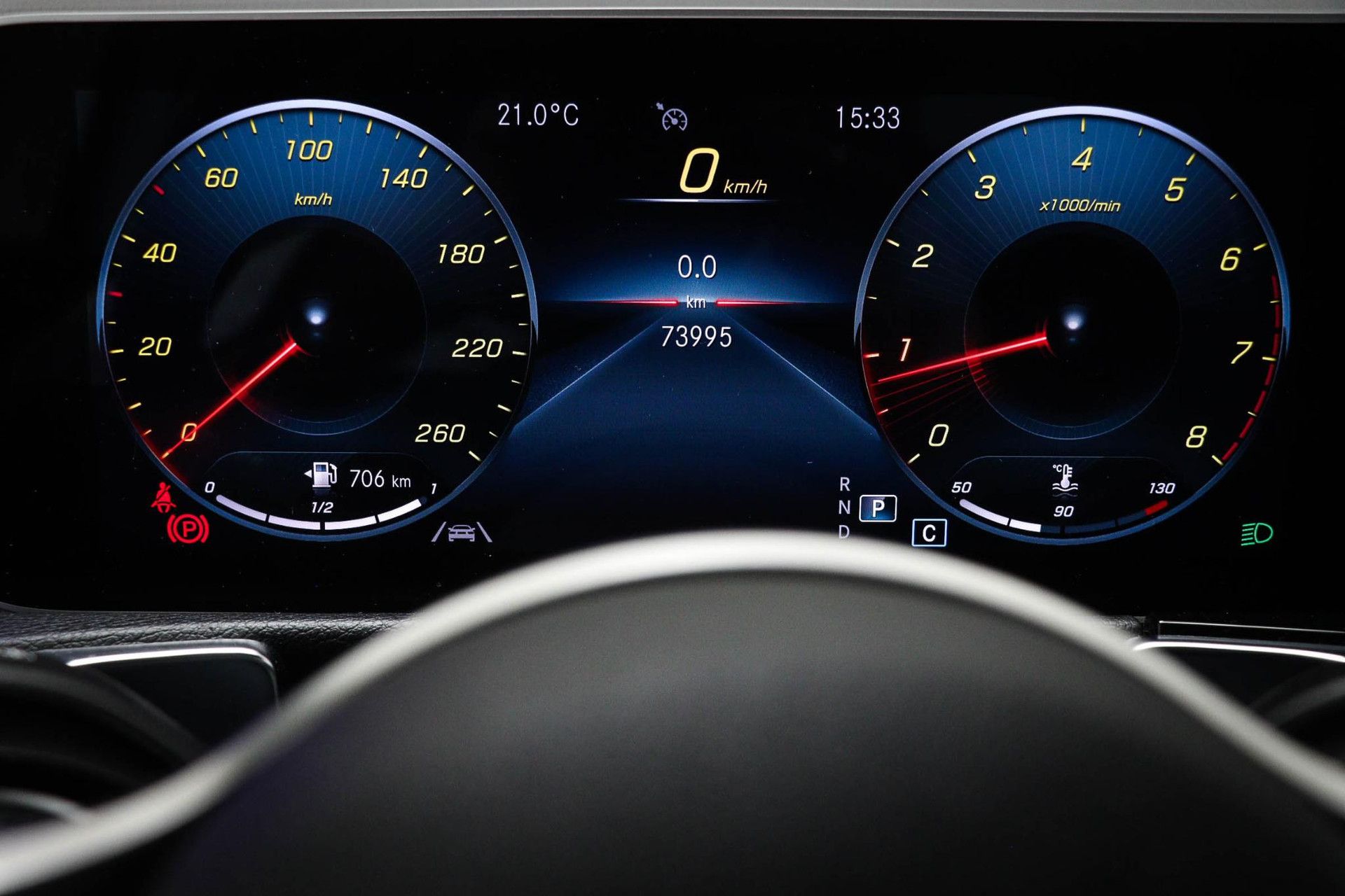 Mercedes-Benz GLB met kenteken L-344-NP – dashboard